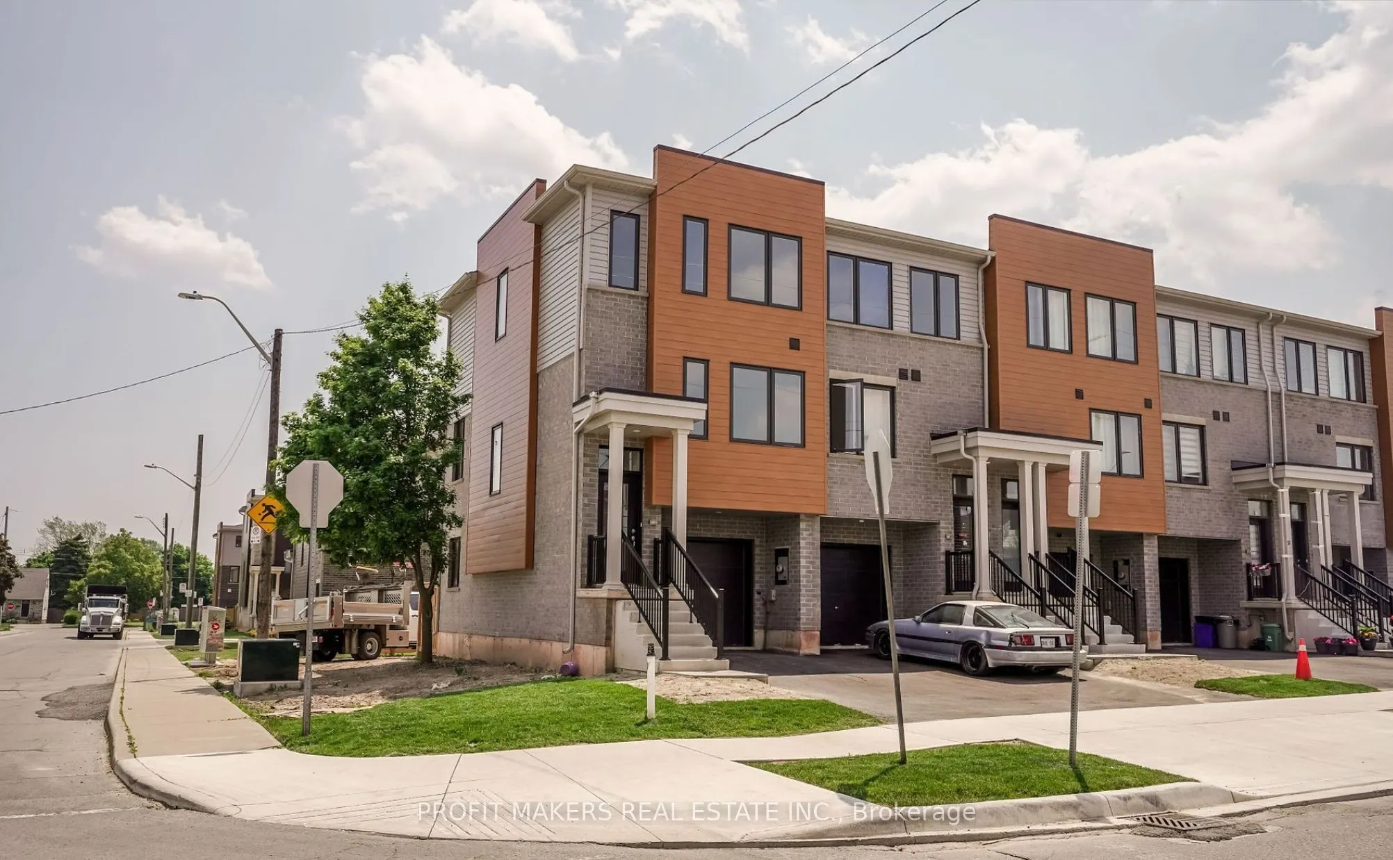 38 Reid Avenue N