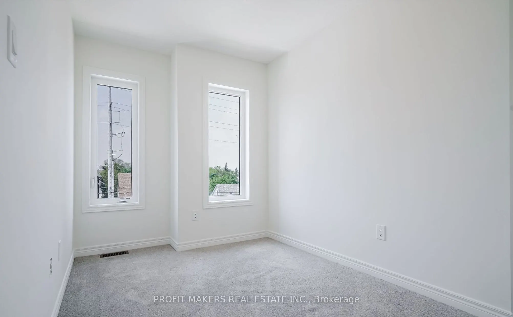 38 Reid Avenue N