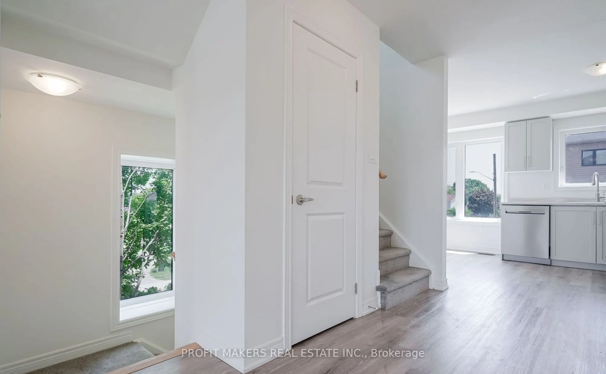 38 Reid Avenue N