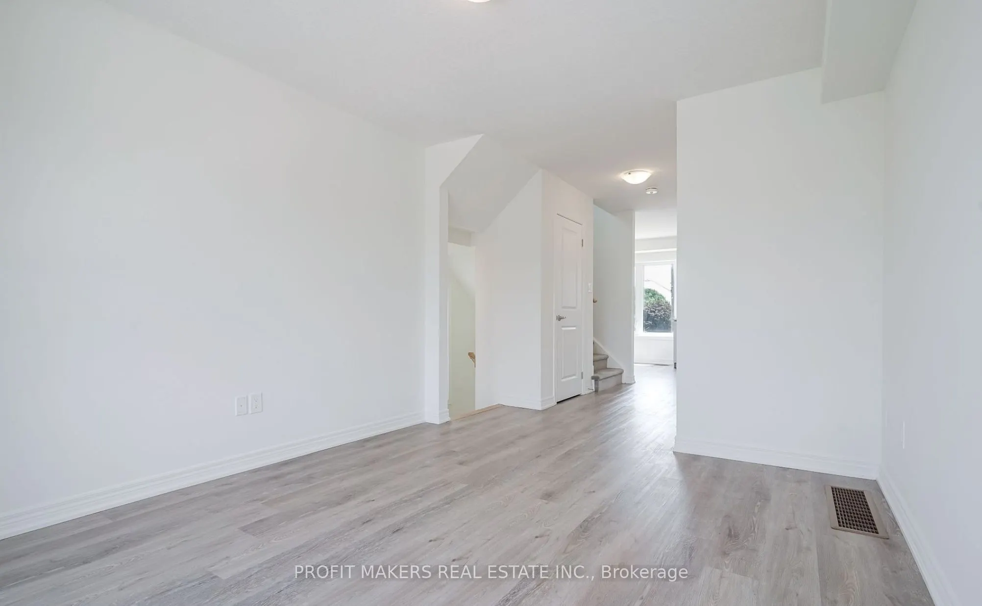 38 Reid Avenue N