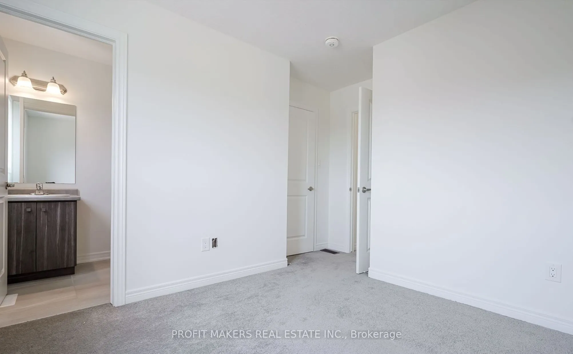 38 Reid Avenue N