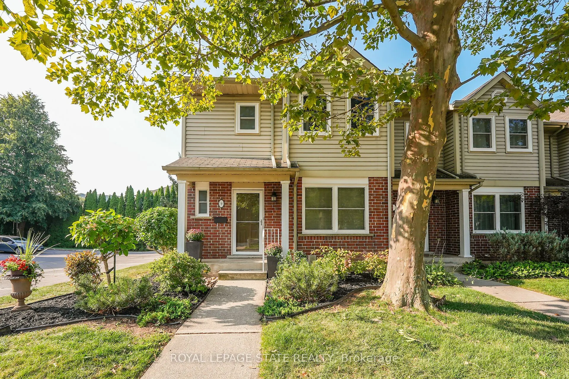 55 Kerman Avenue, #9