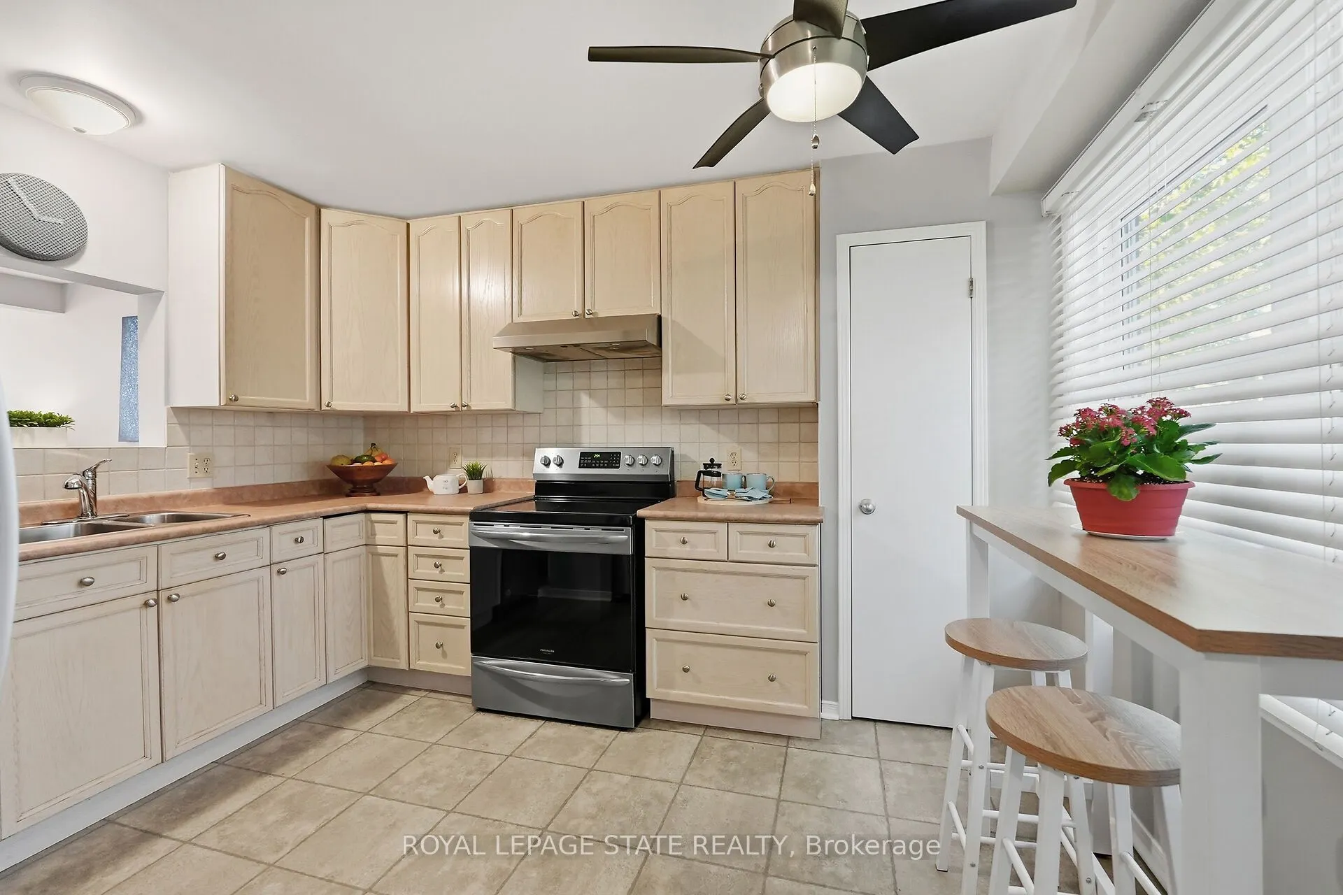 55 Kerman Avenue, #9