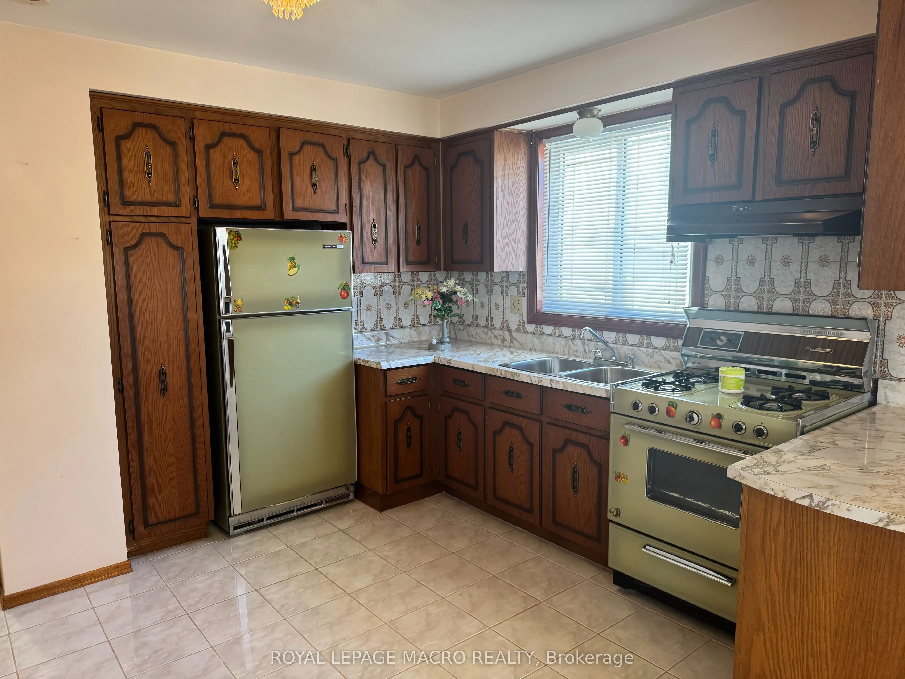 31 Adair Avenue N