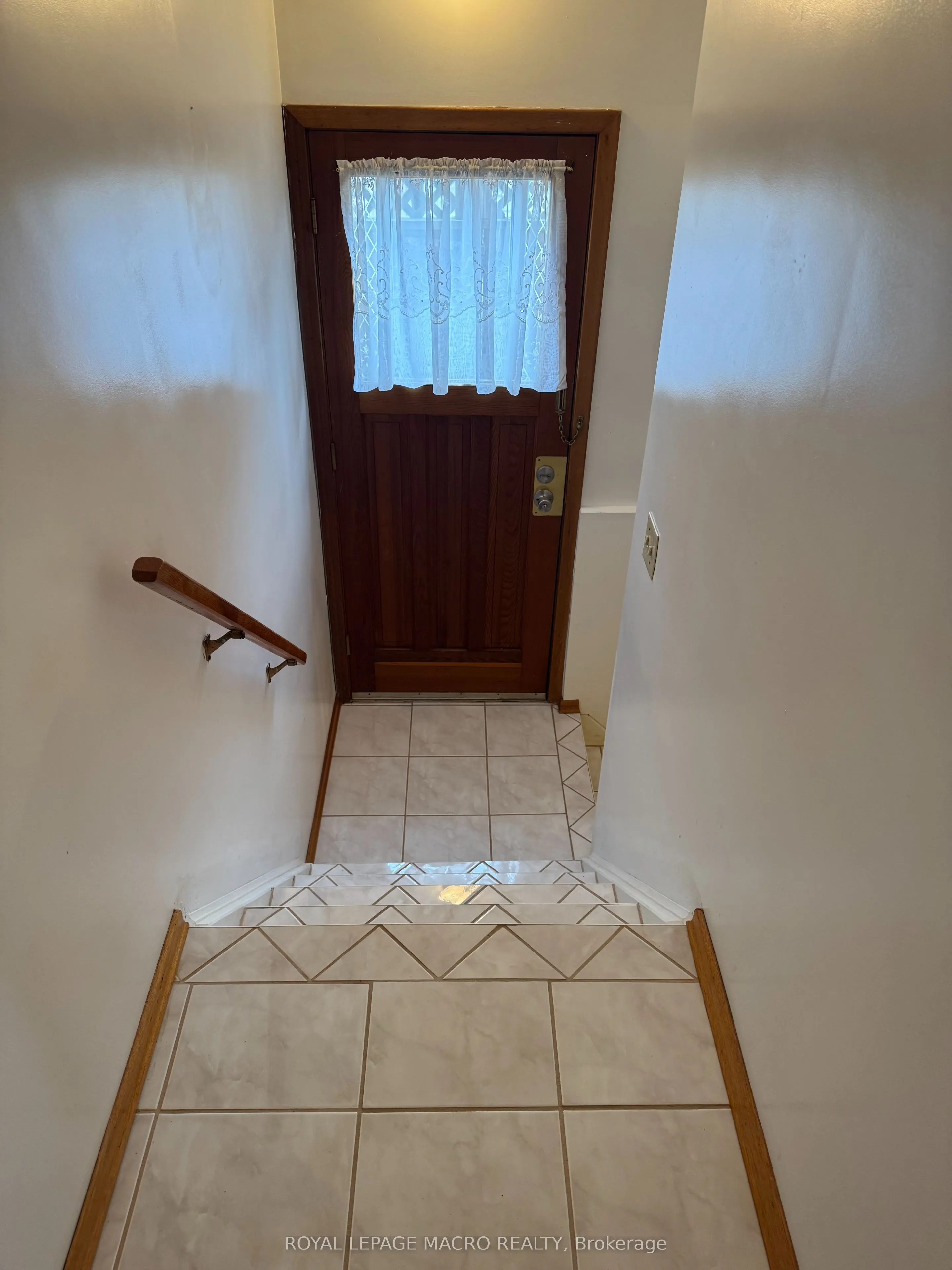 31 Adair Avenue N