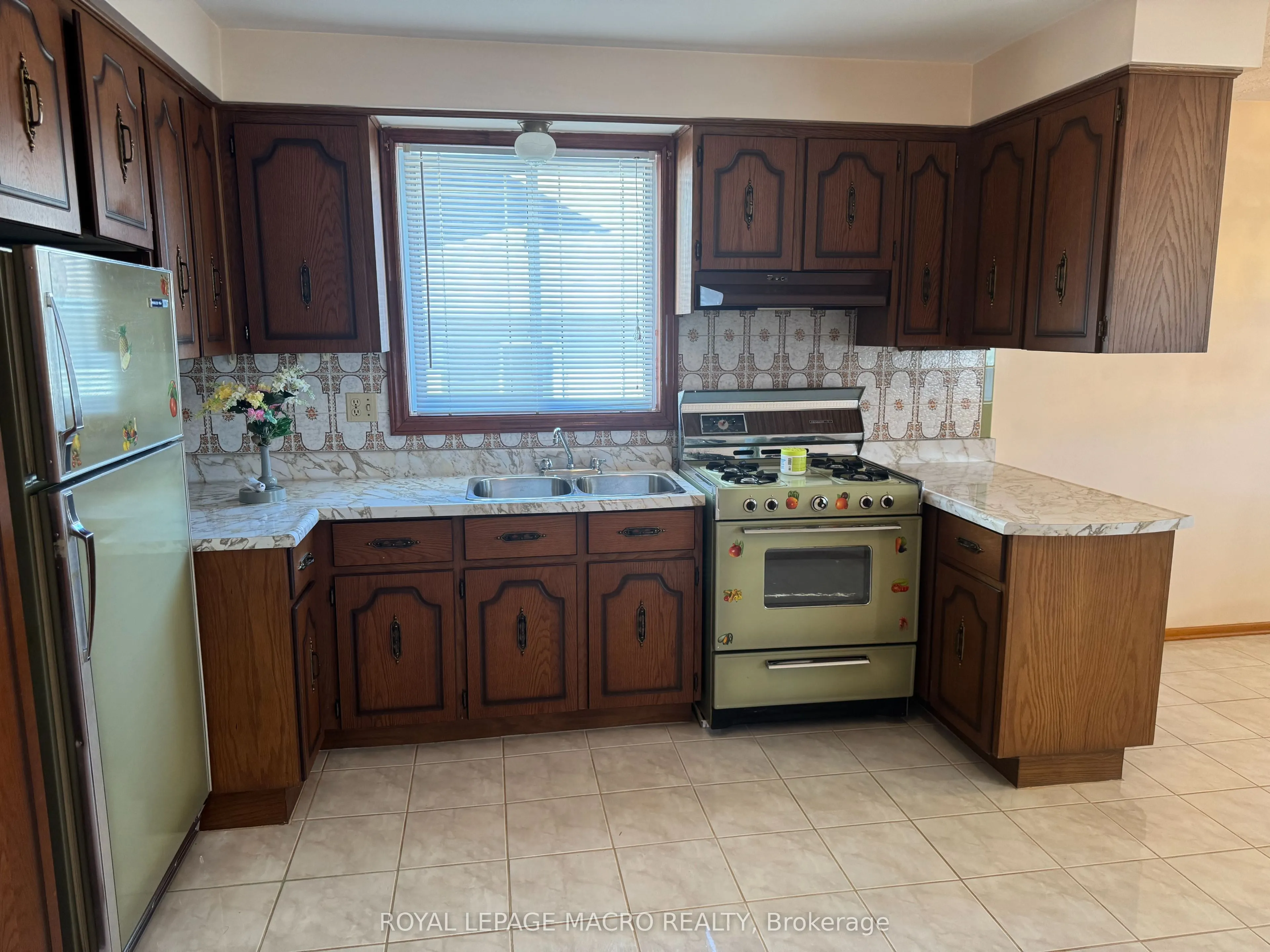 31 Adair Avenue N