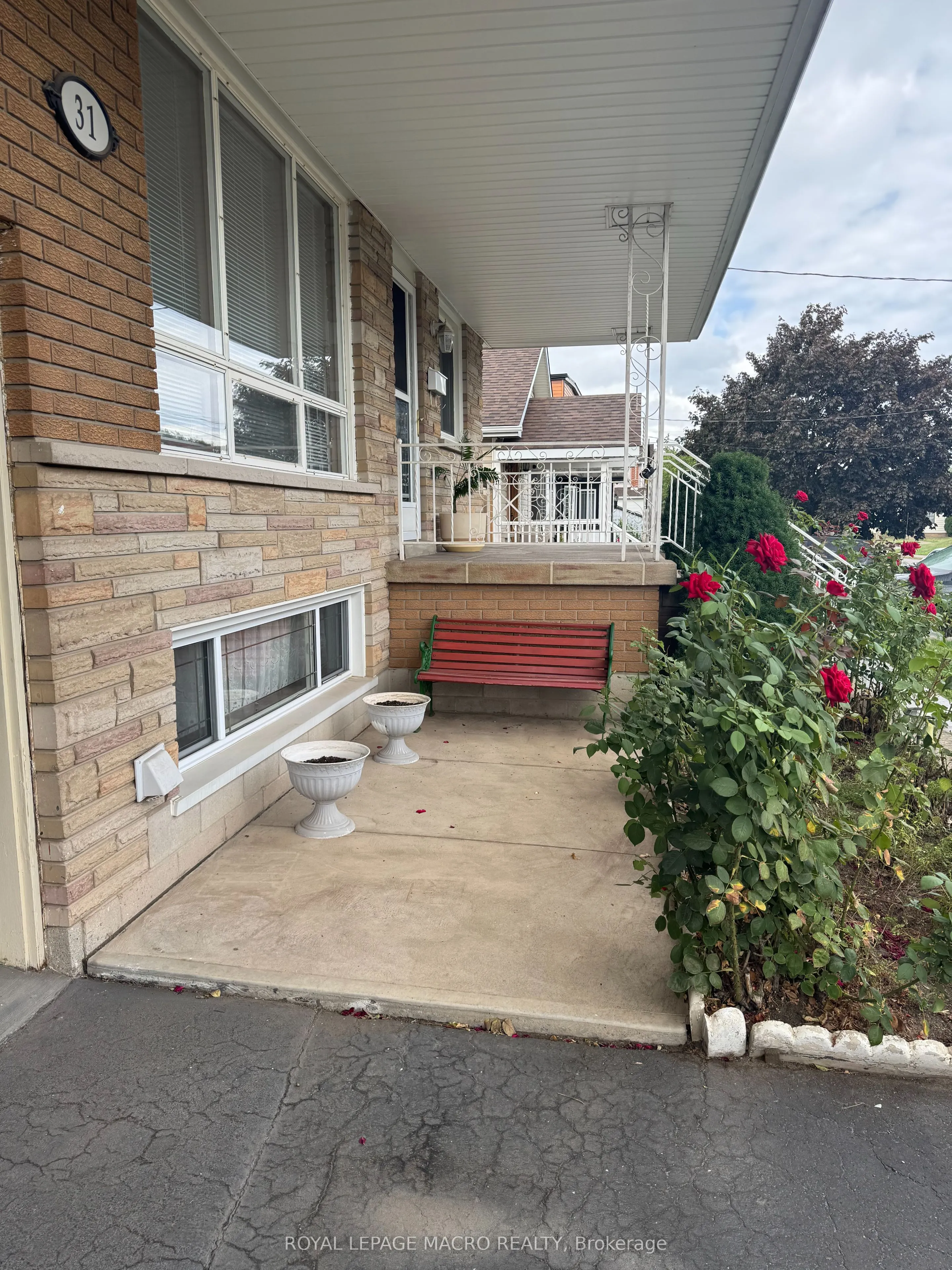 31 Adair Avenue N