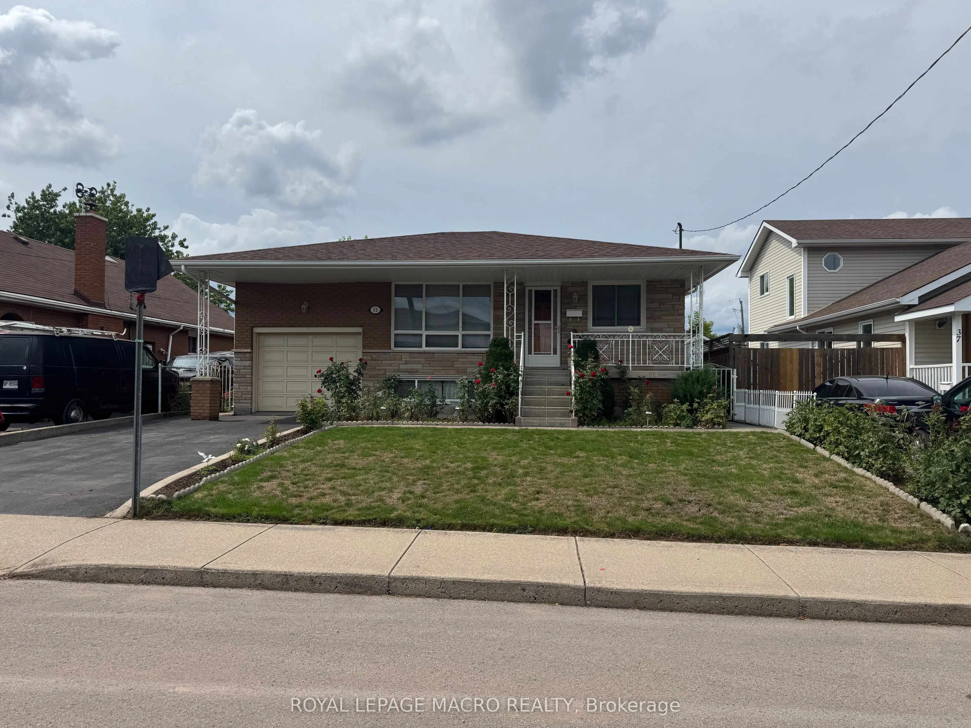 31 Adair Avenue N