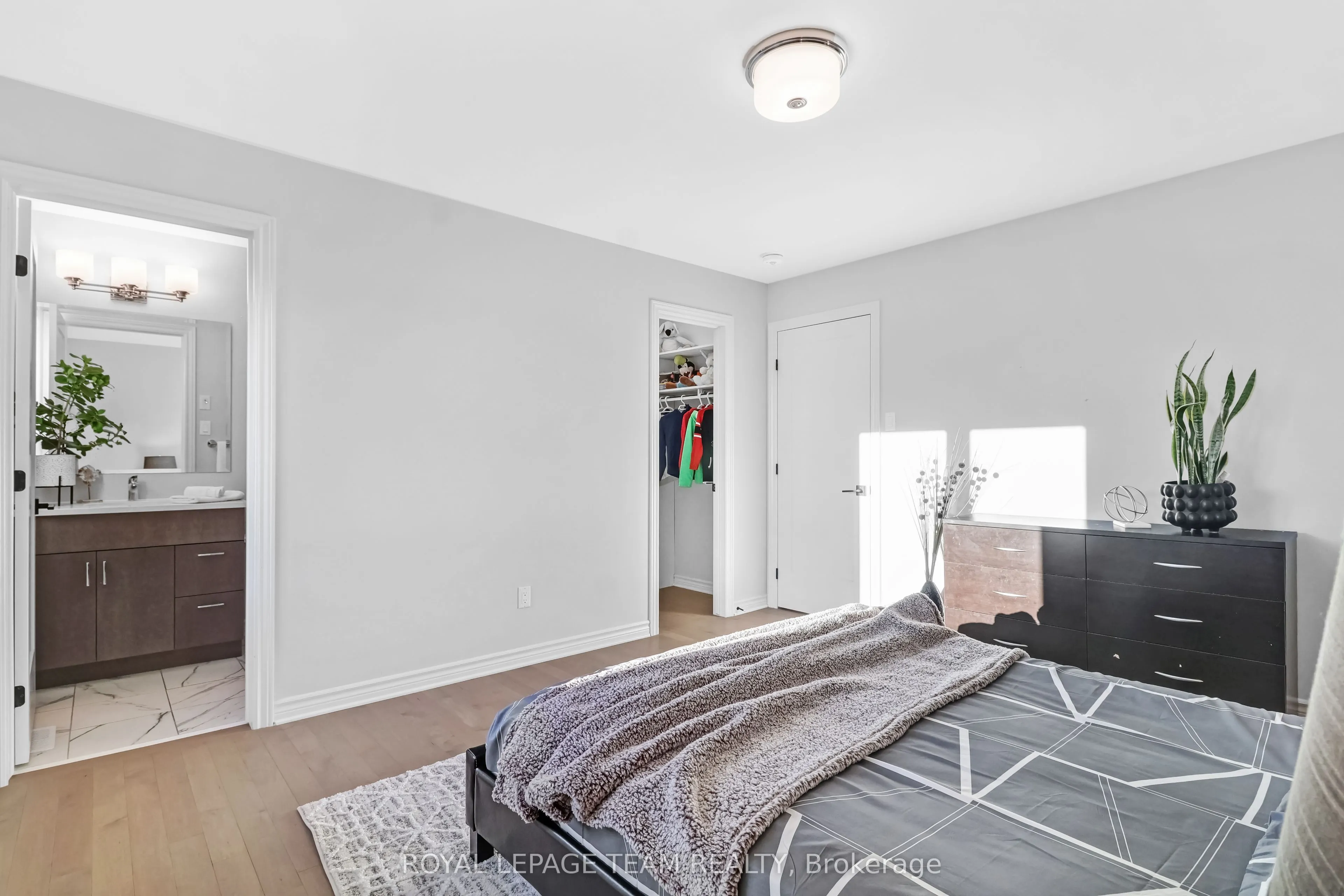 711 Moonflower Crescent