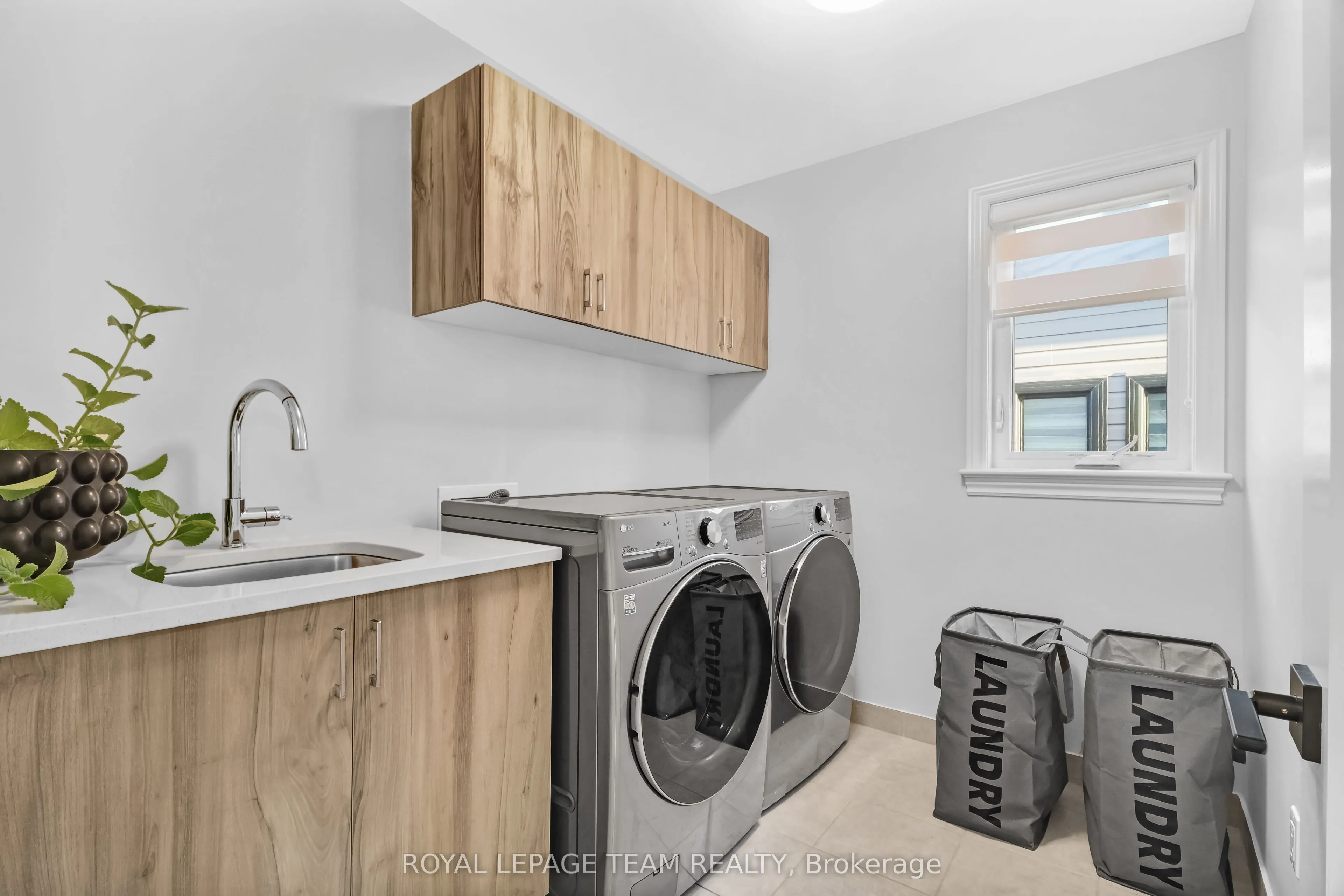 711 Moonflower Crescent