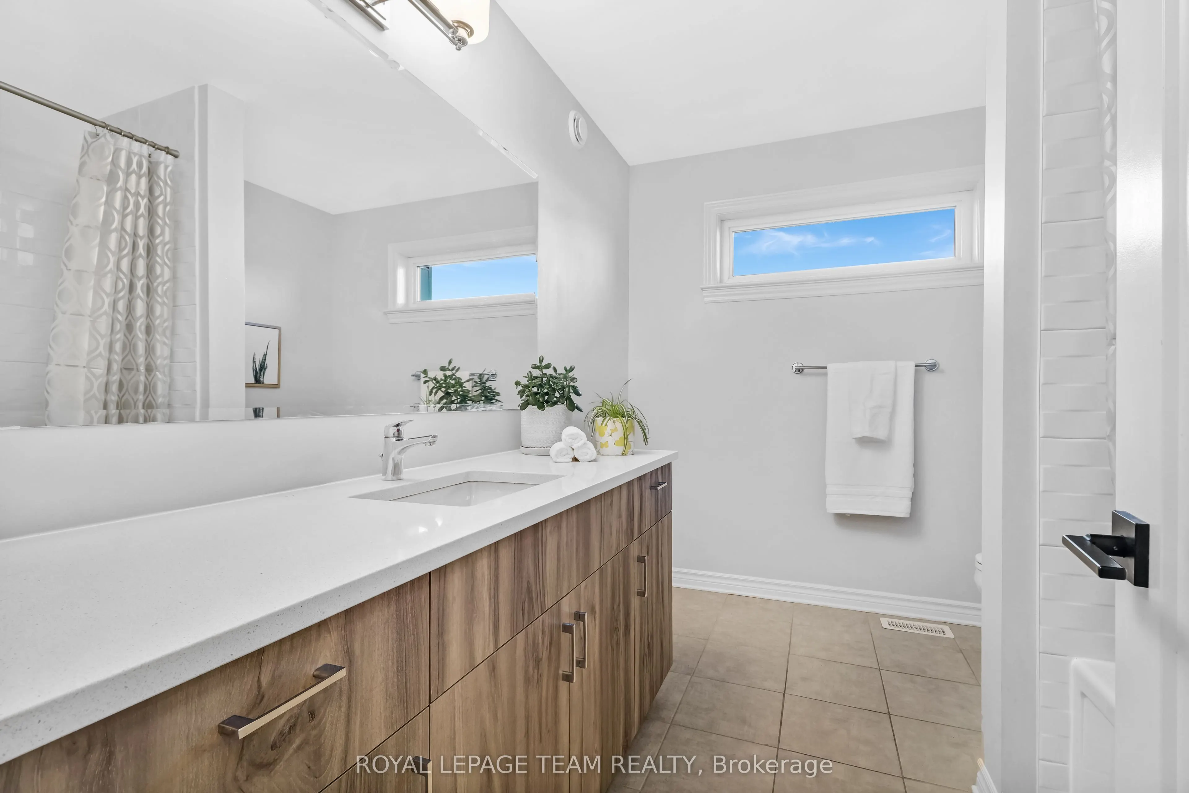 711 Moonflower Crescent