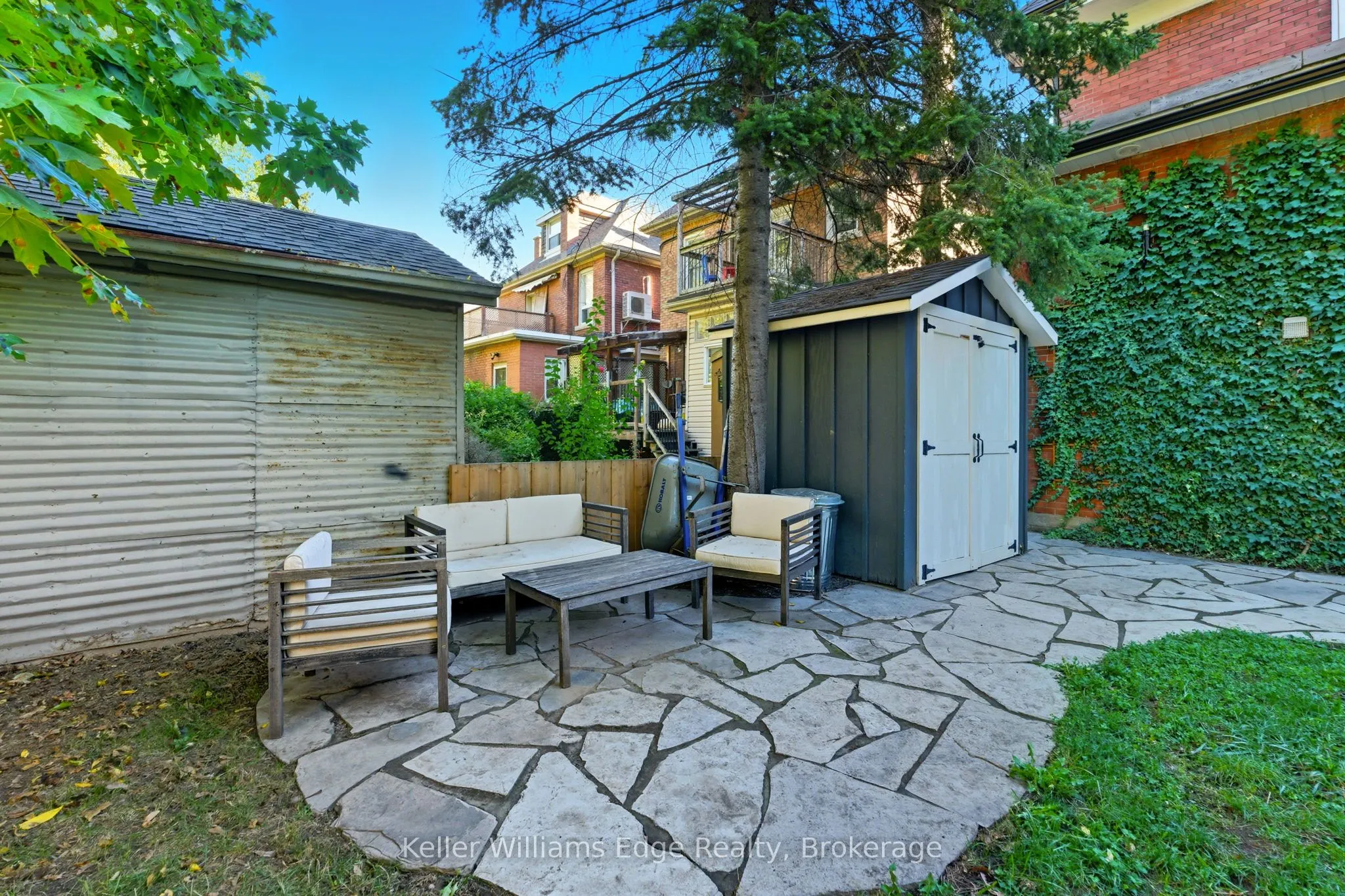 102 Spadina Avenue