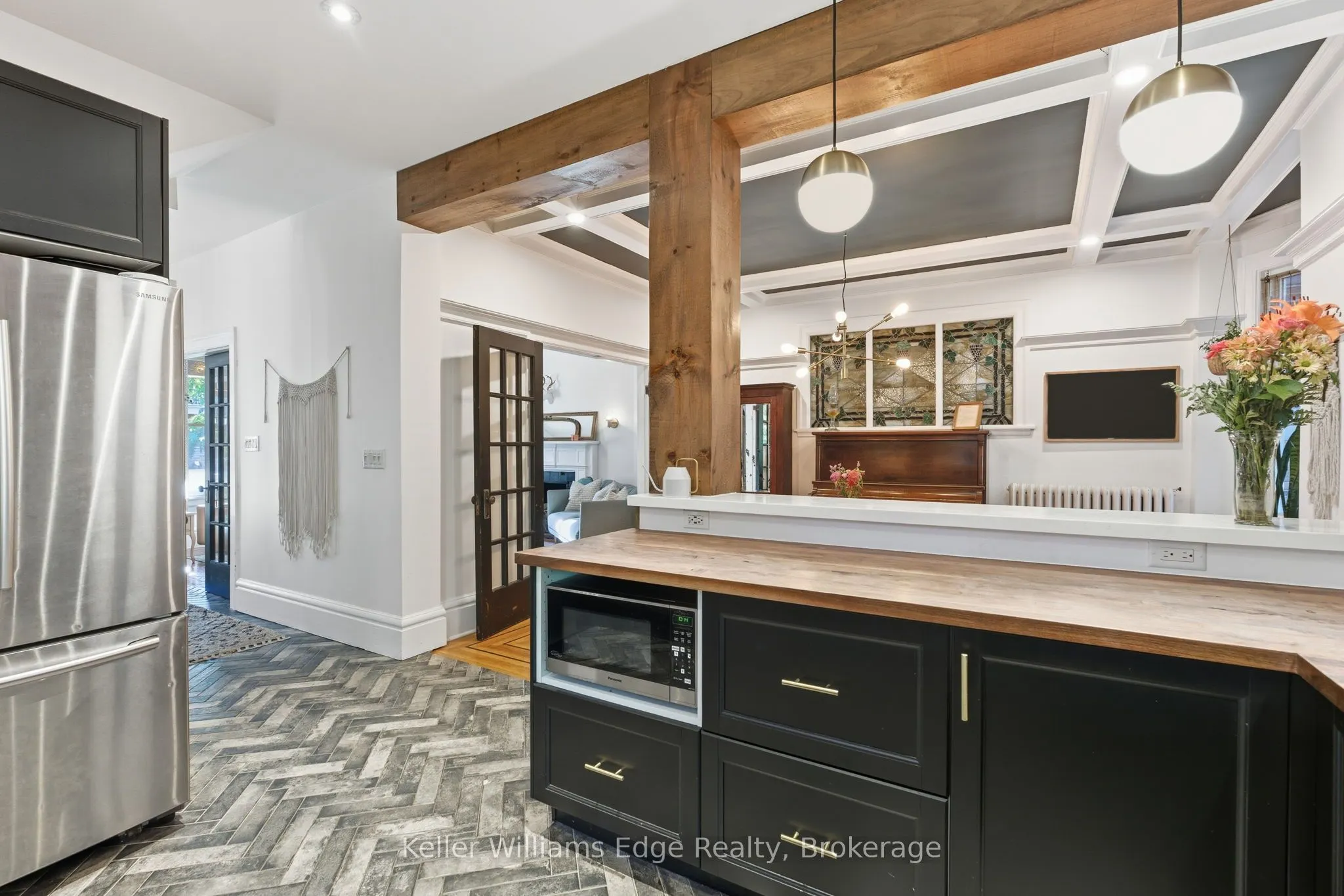 102 Spadina Avenue