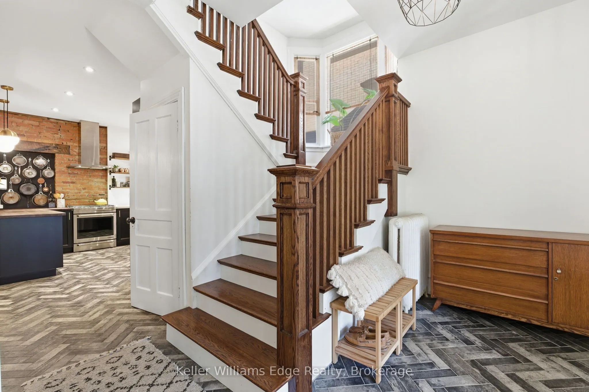 102 Spadina Avenue