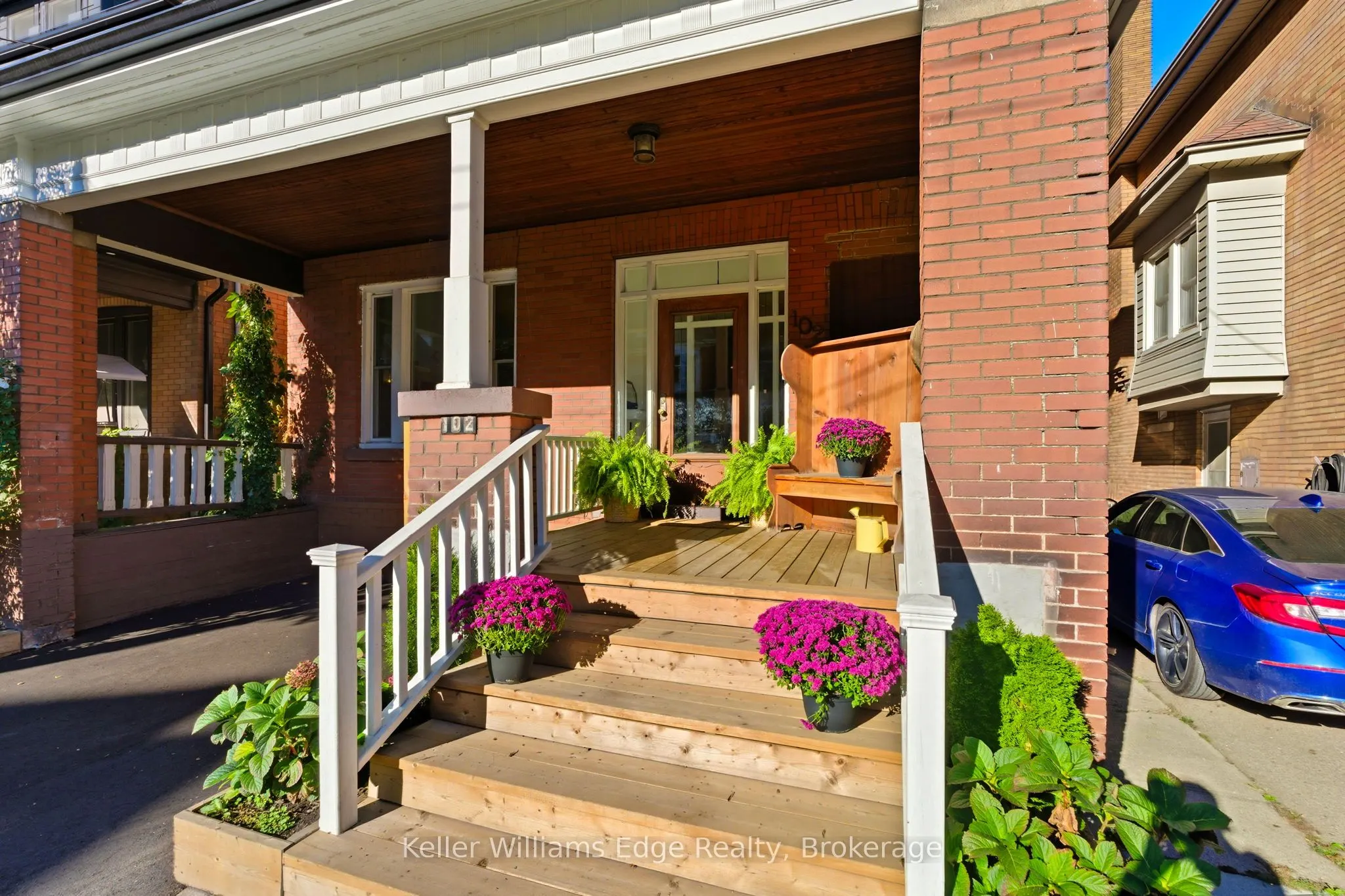 102 Spadina Avenue