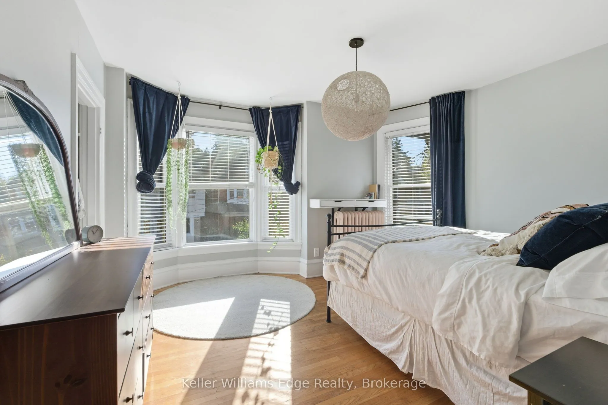 102 Spadina Avenue