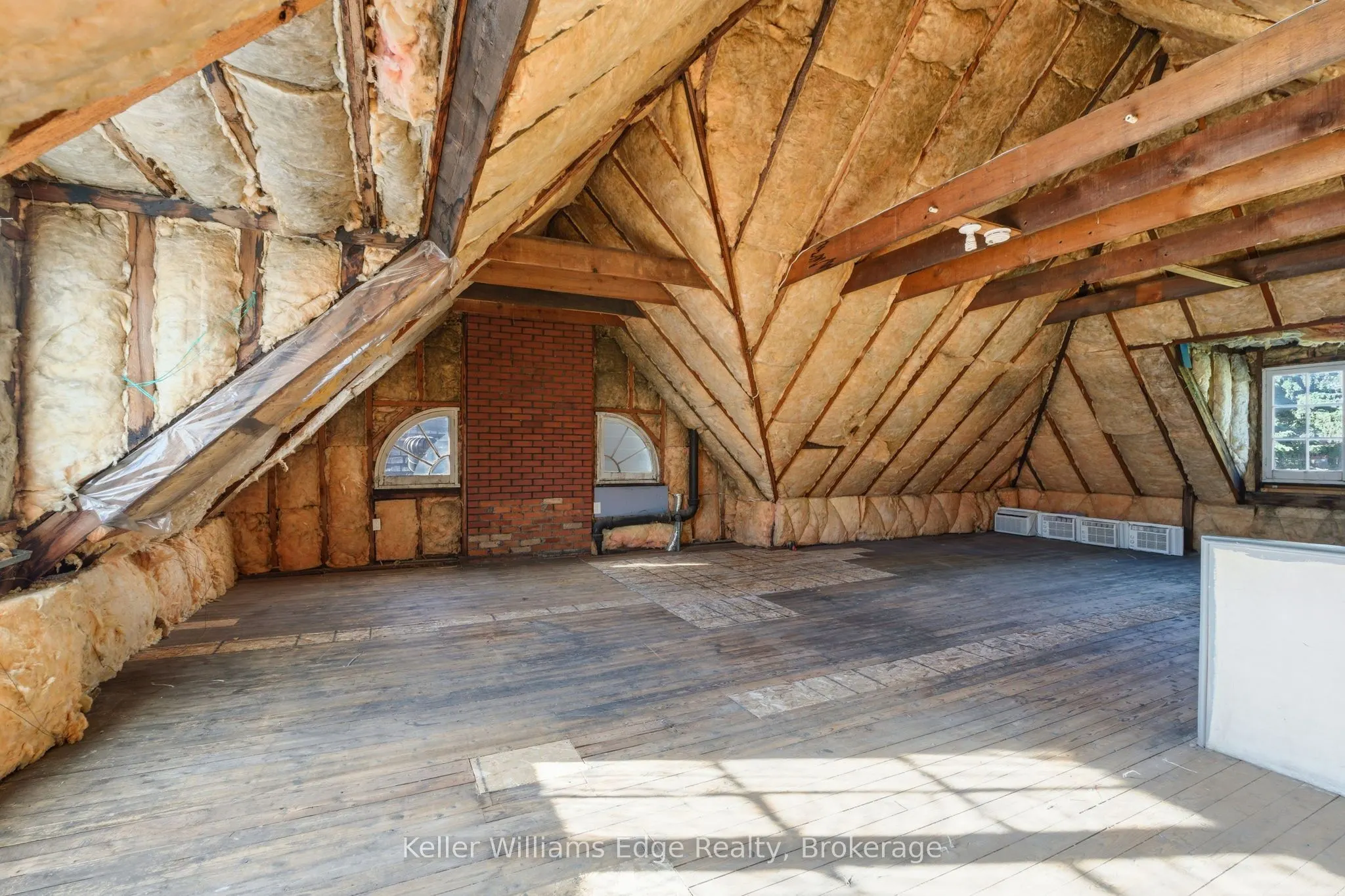 102 Spadina Avenue