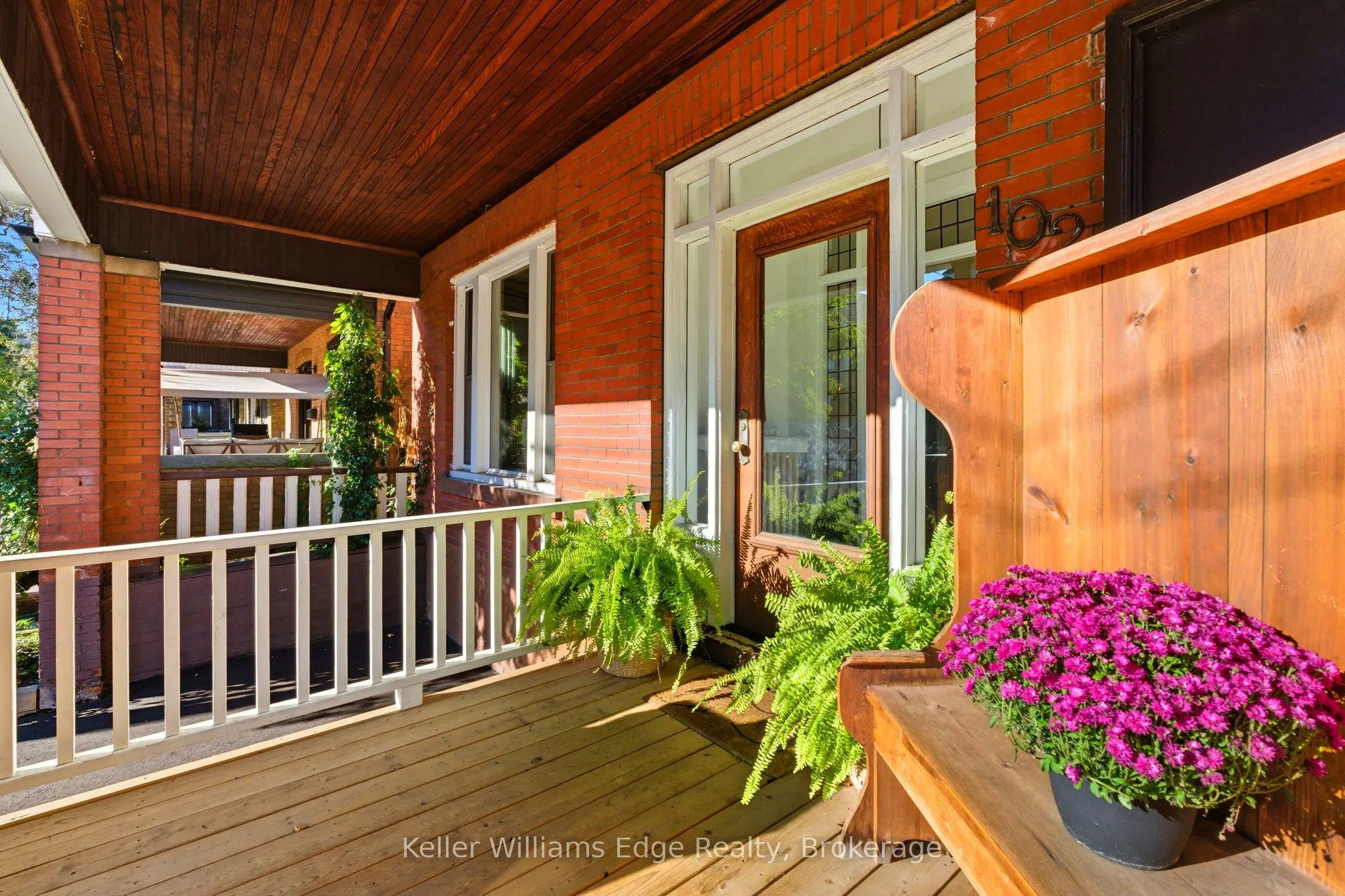 102 Spadina Avenue