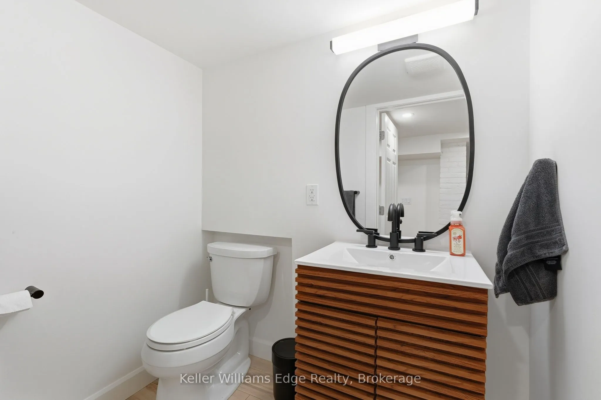 102 Spadina Avenue