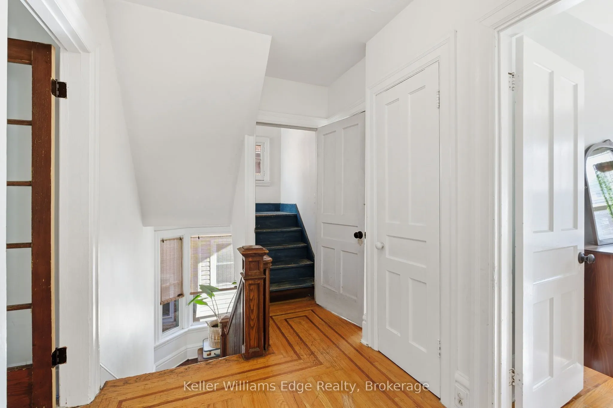102 Spadina Avenue
