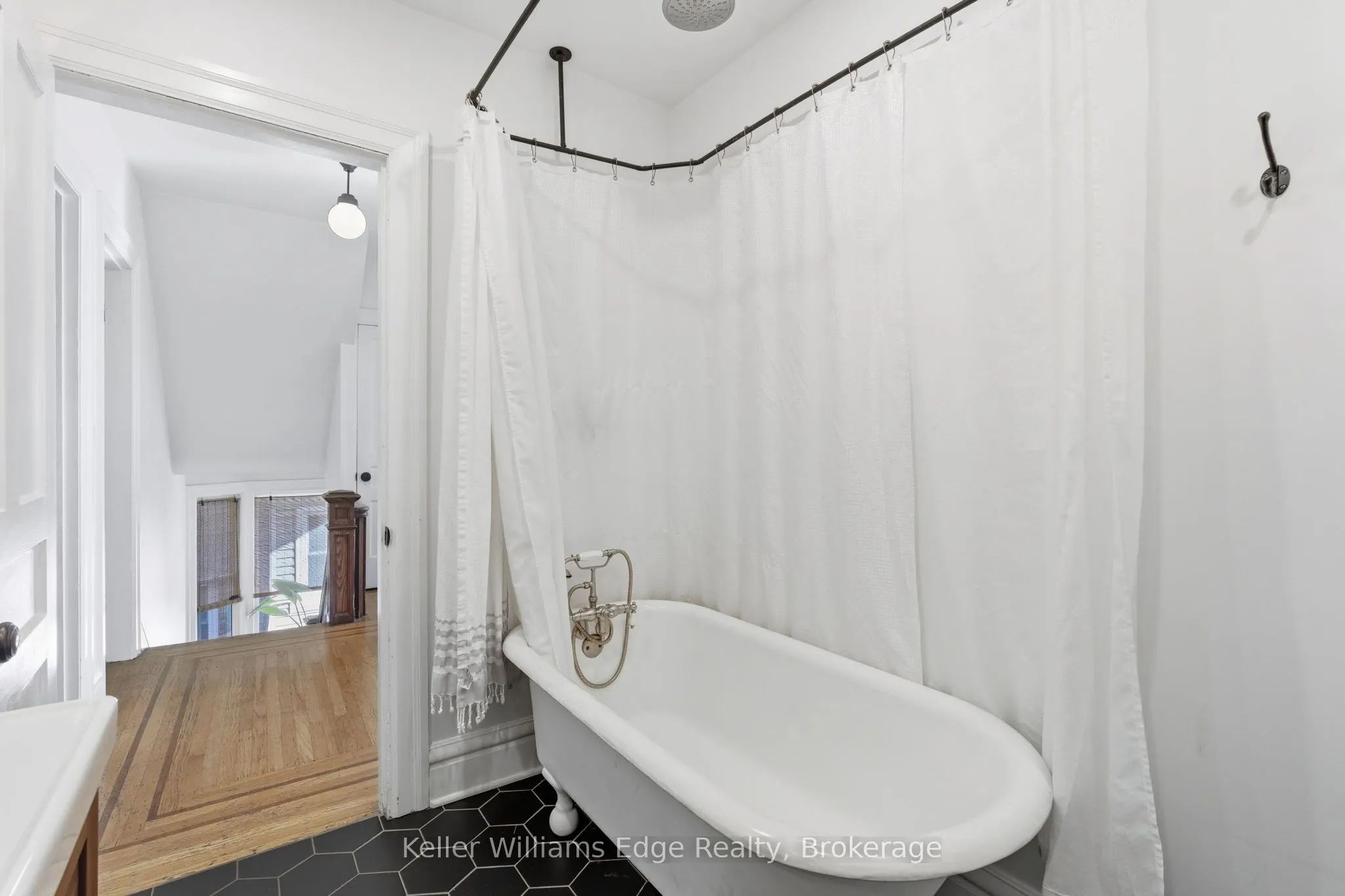 102 Spadina Avenue
