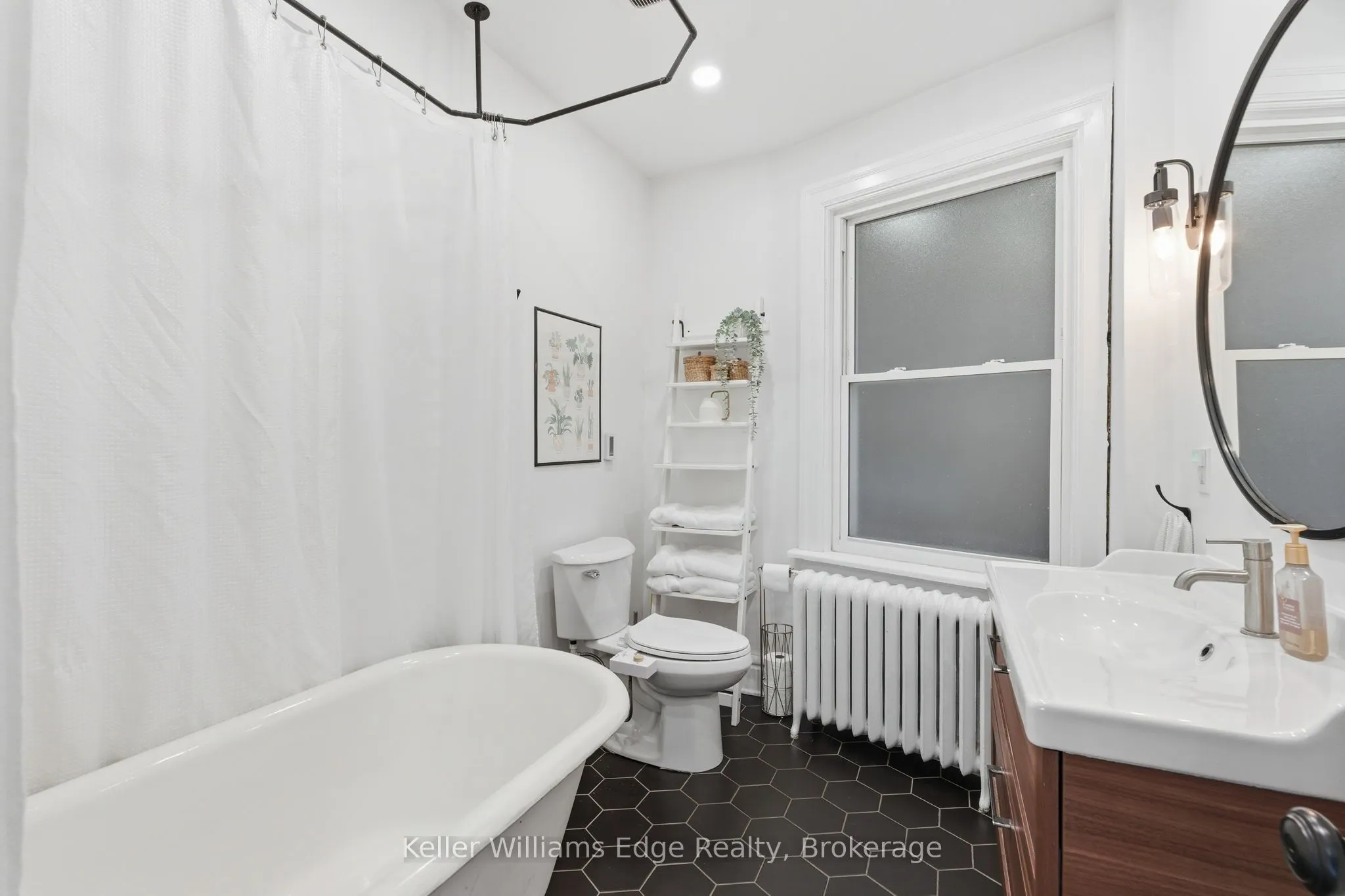 102 Spadina Avenue