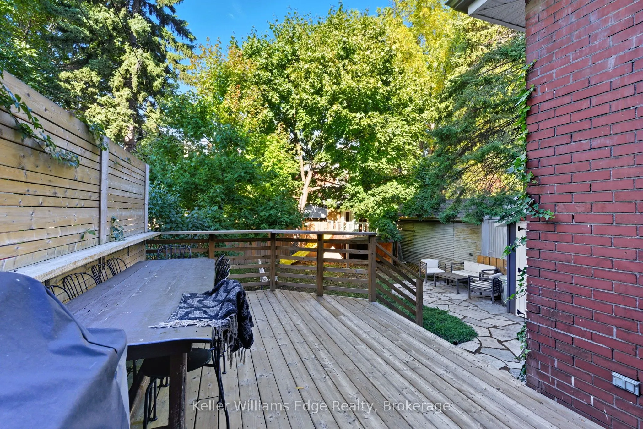 102 Spadina Avenue