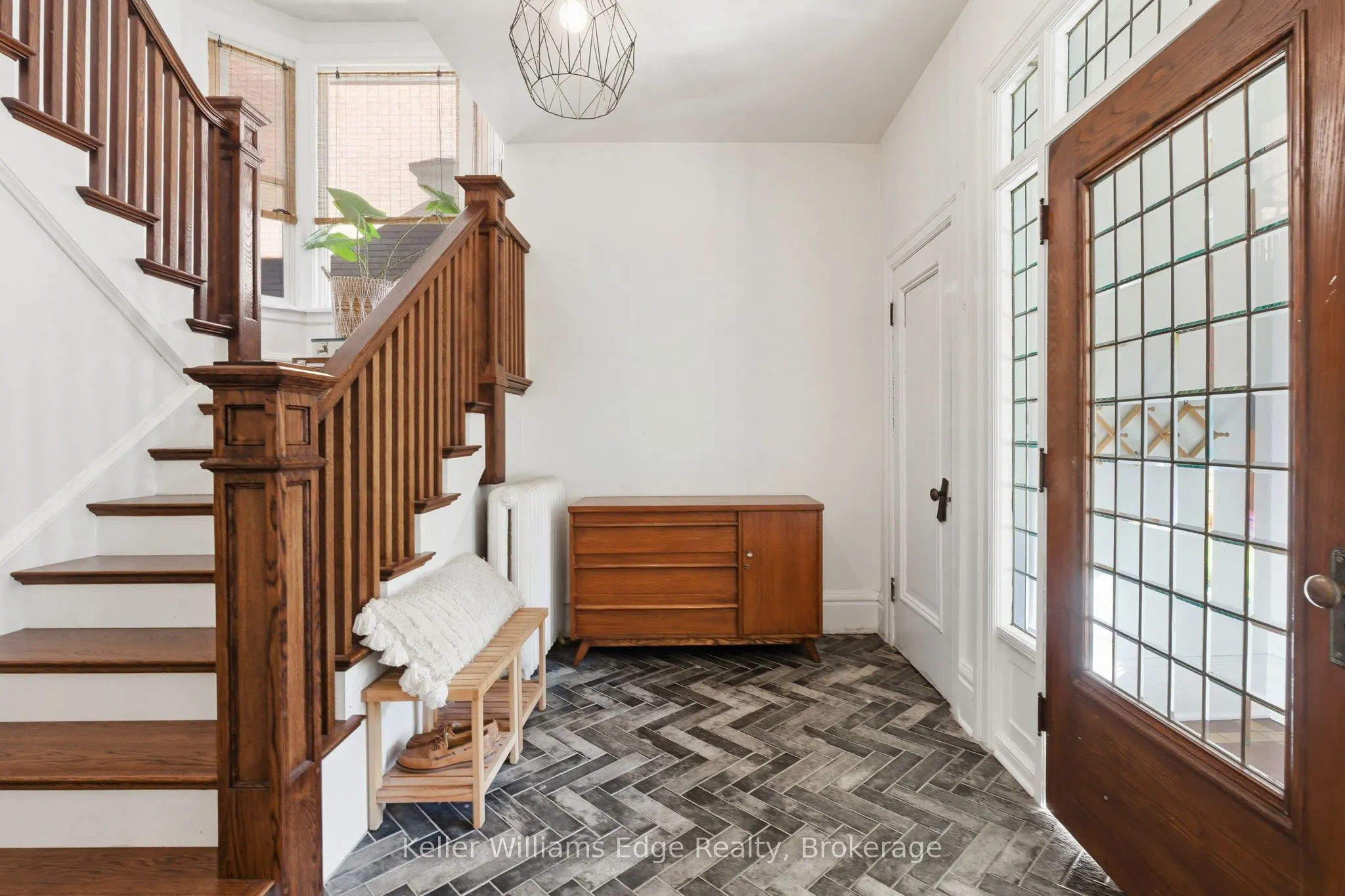 102 Spadina Avenue