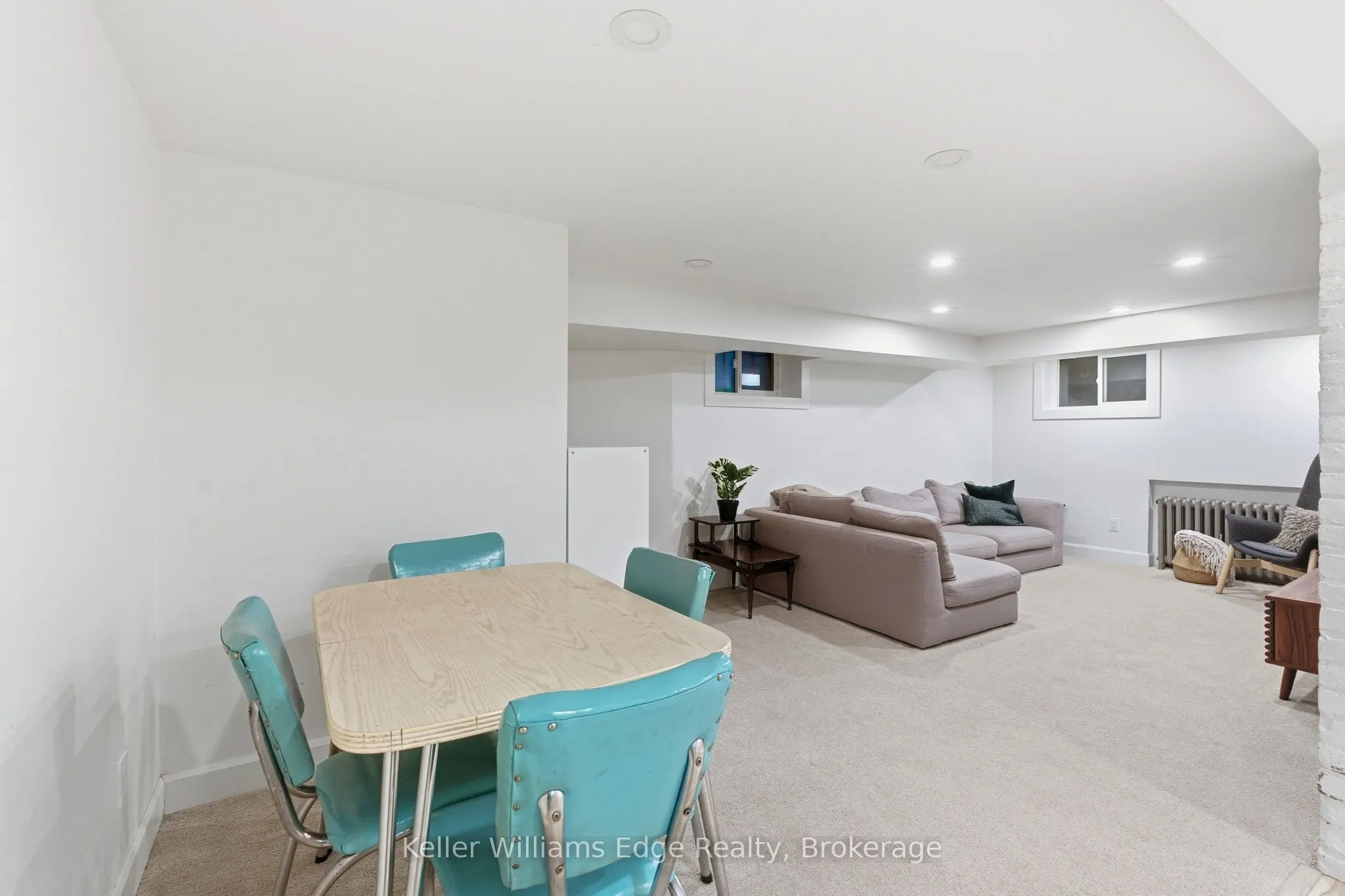 102 Spadina Avenue