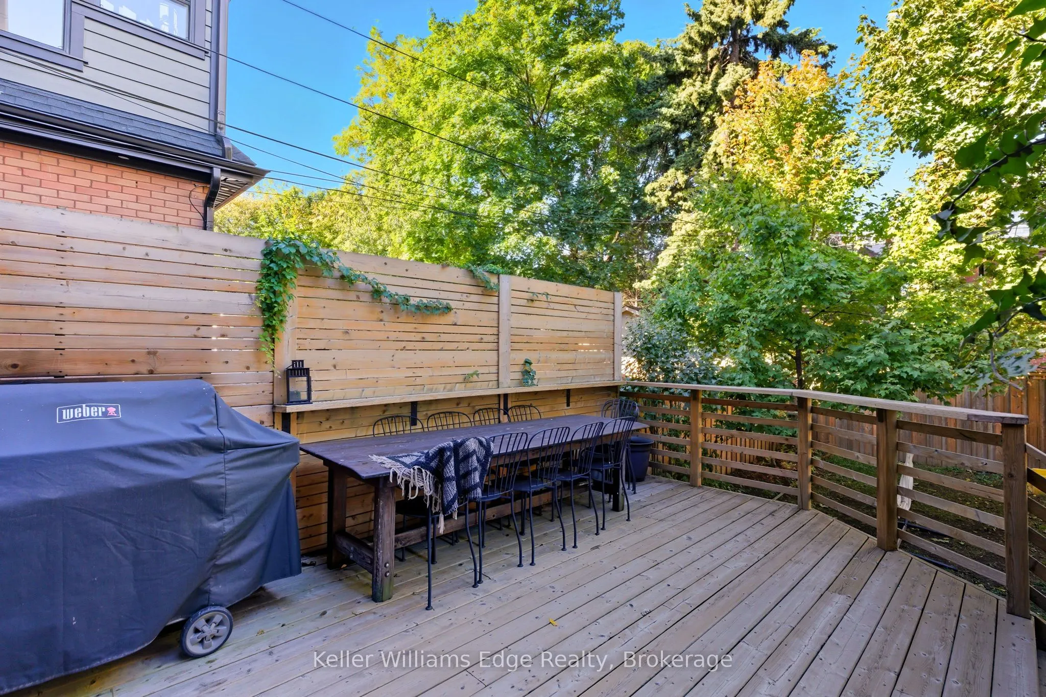 102 Spadina Avenue