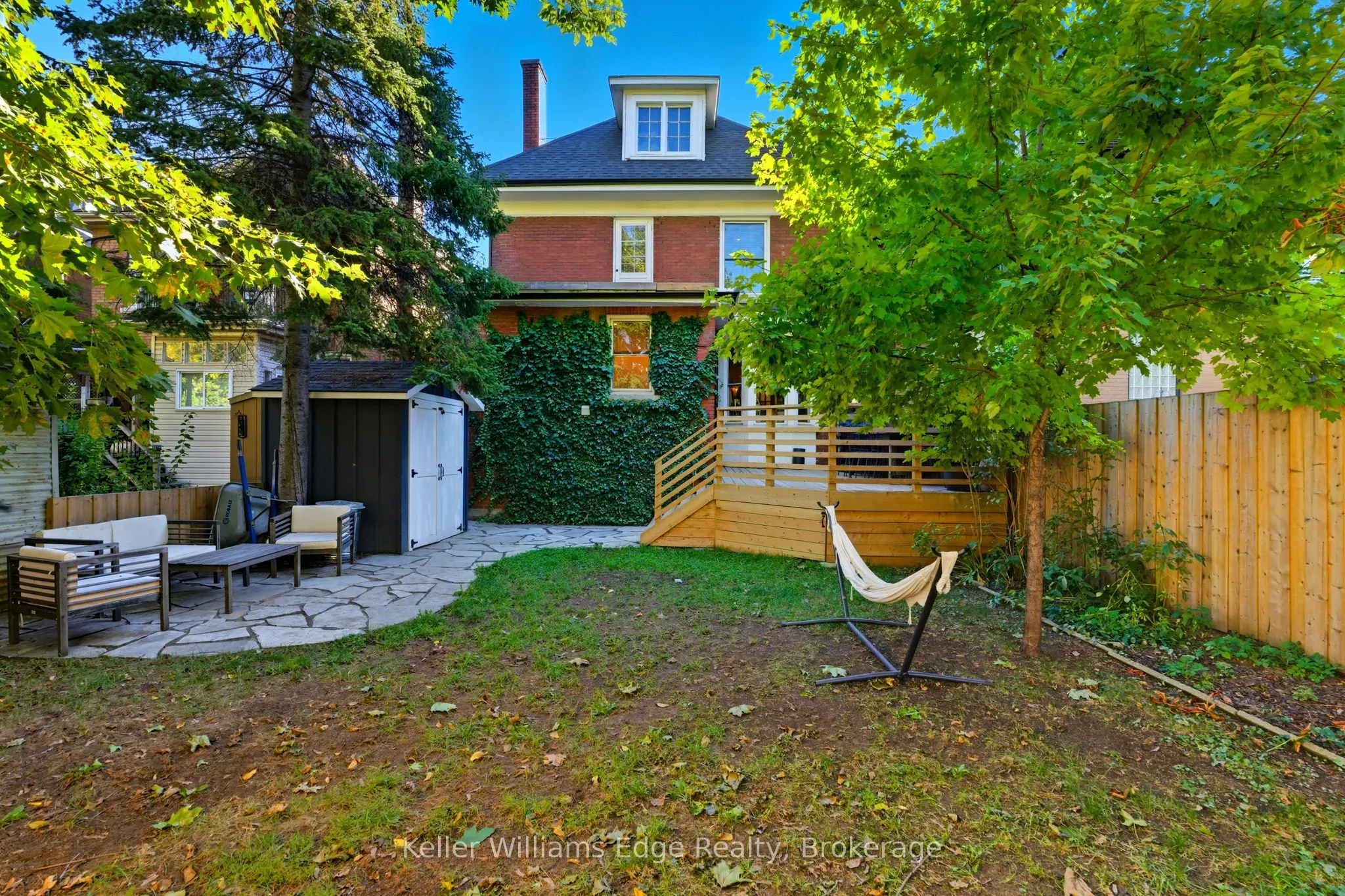 102 Spadina Avenue