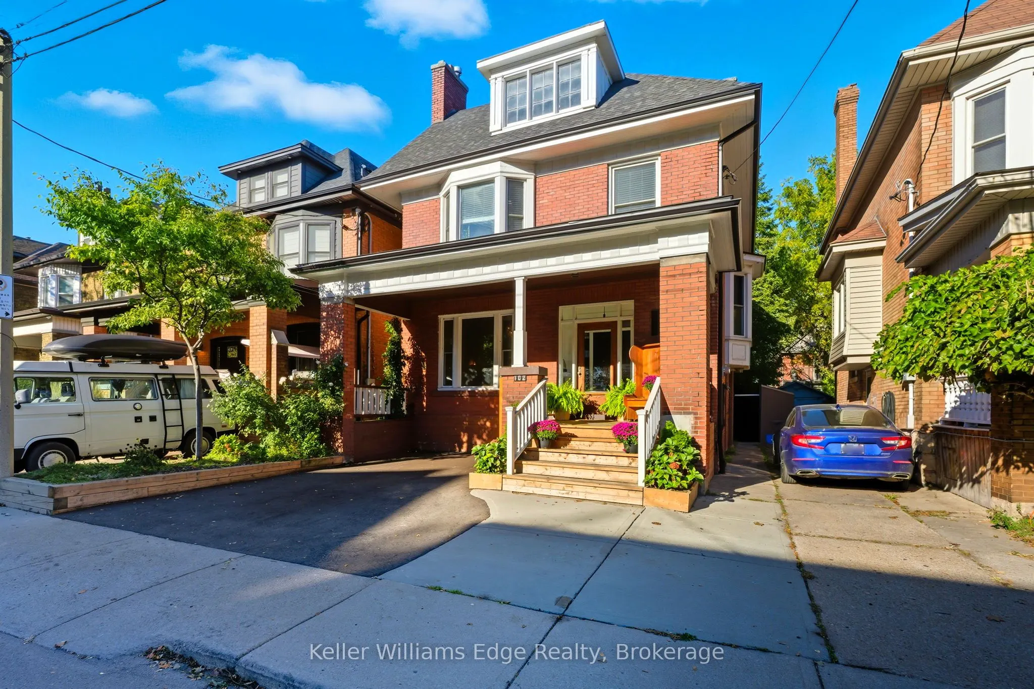 102 Spadina Avenue