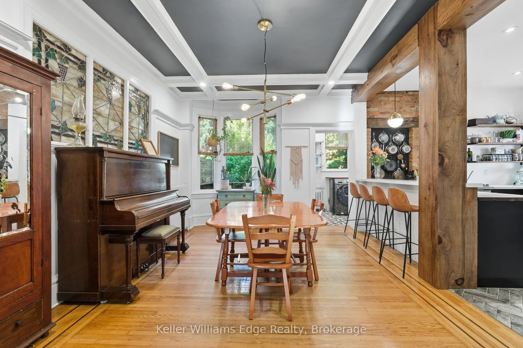 102 Spadina Avenue