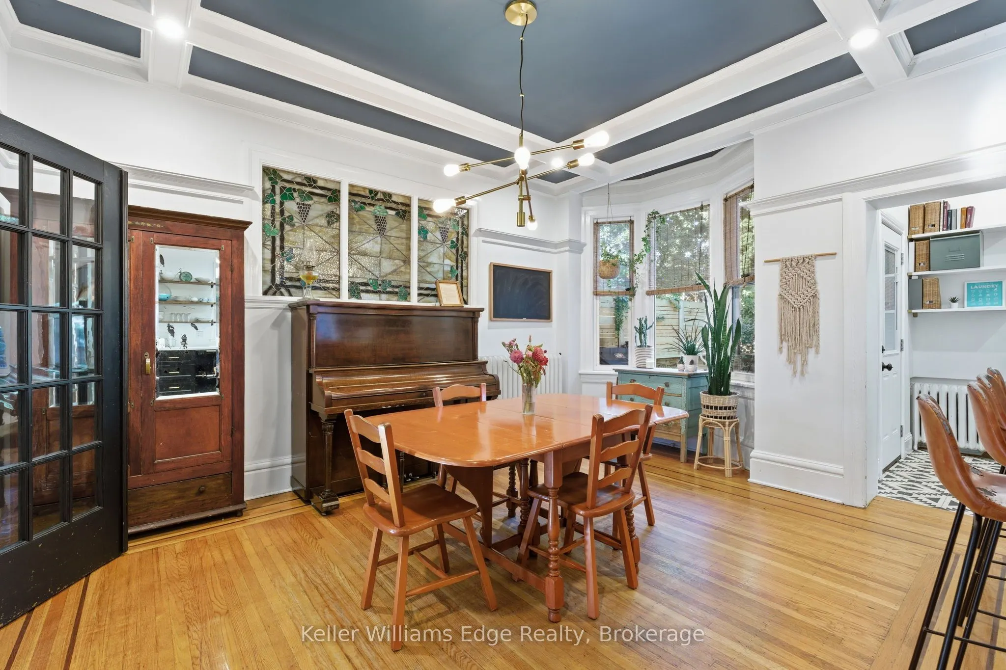 102 Spadina Avenue