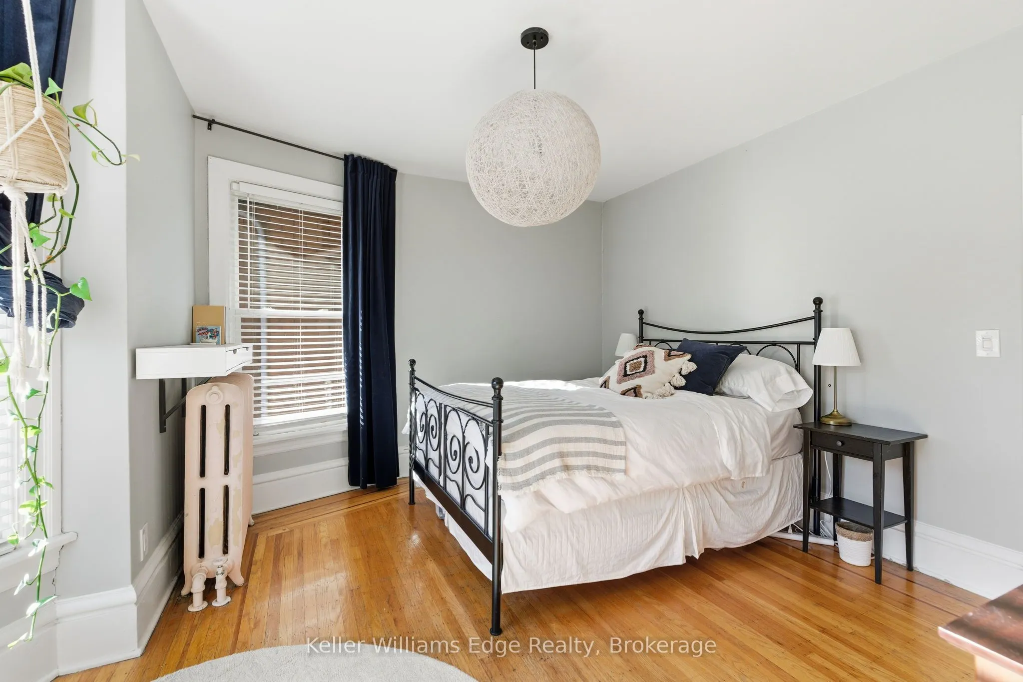102 Spadina Avenue