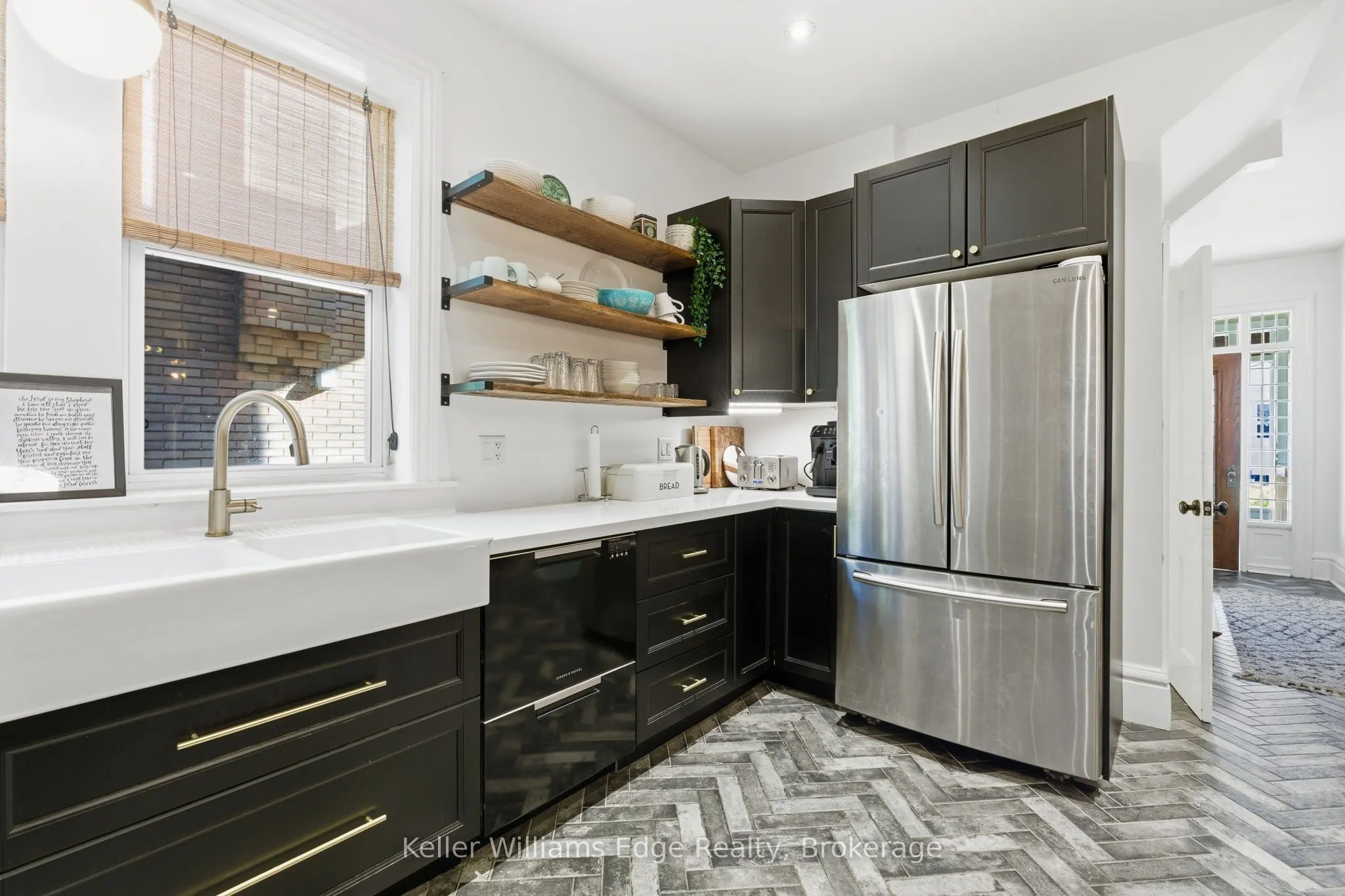 102 Spadina Avenue