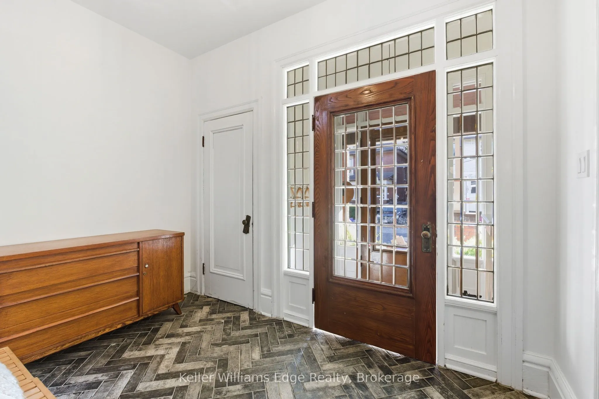 102 Spadina Avenue