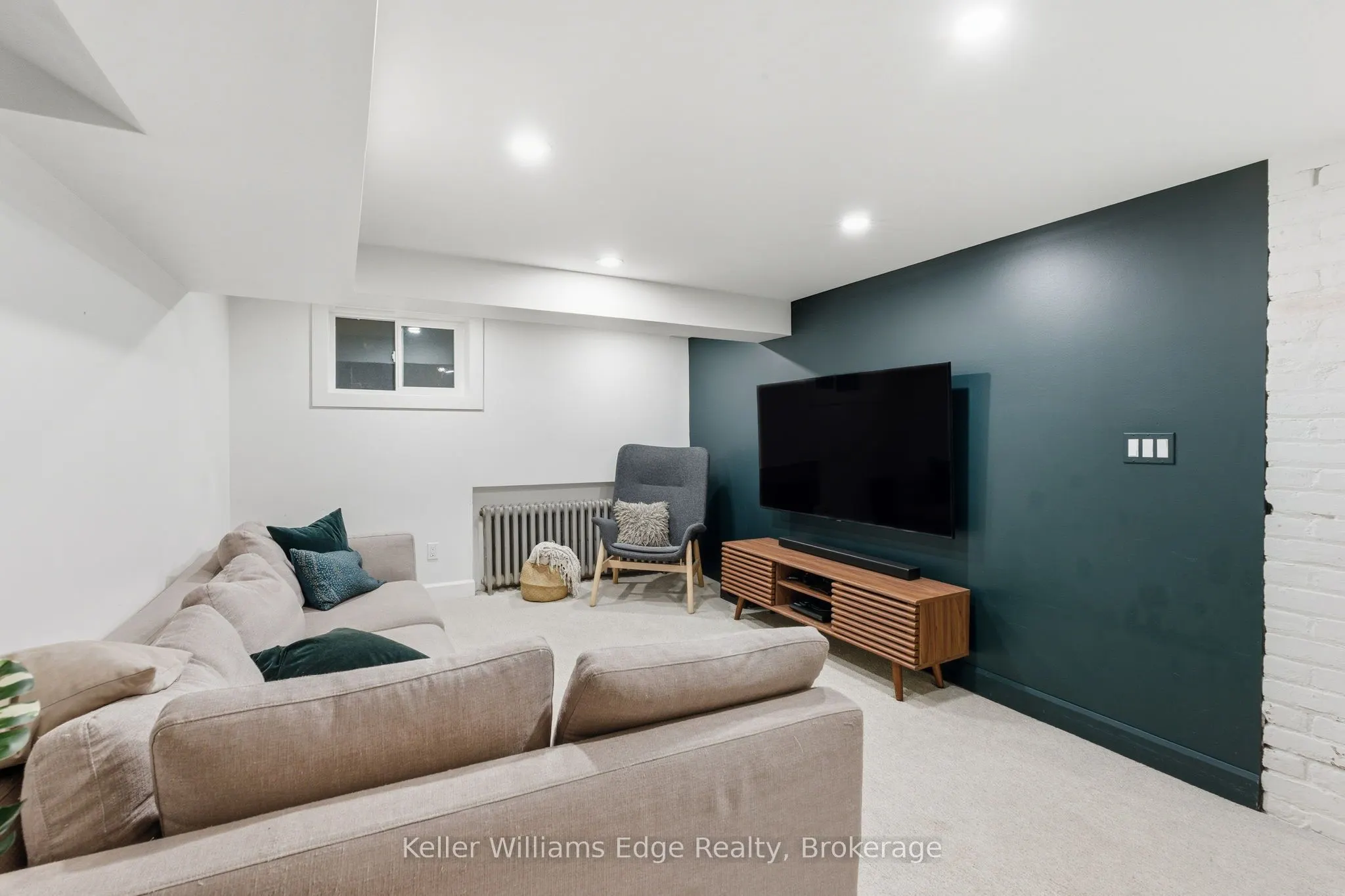 102 Spadina Avenue