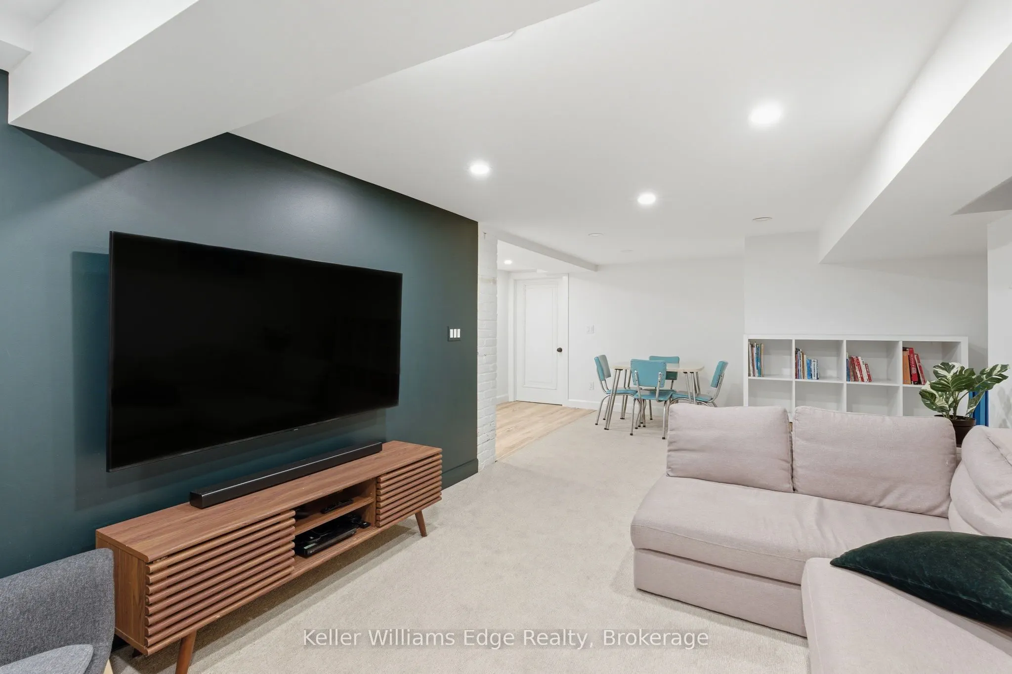 102 Spadina Avenue
