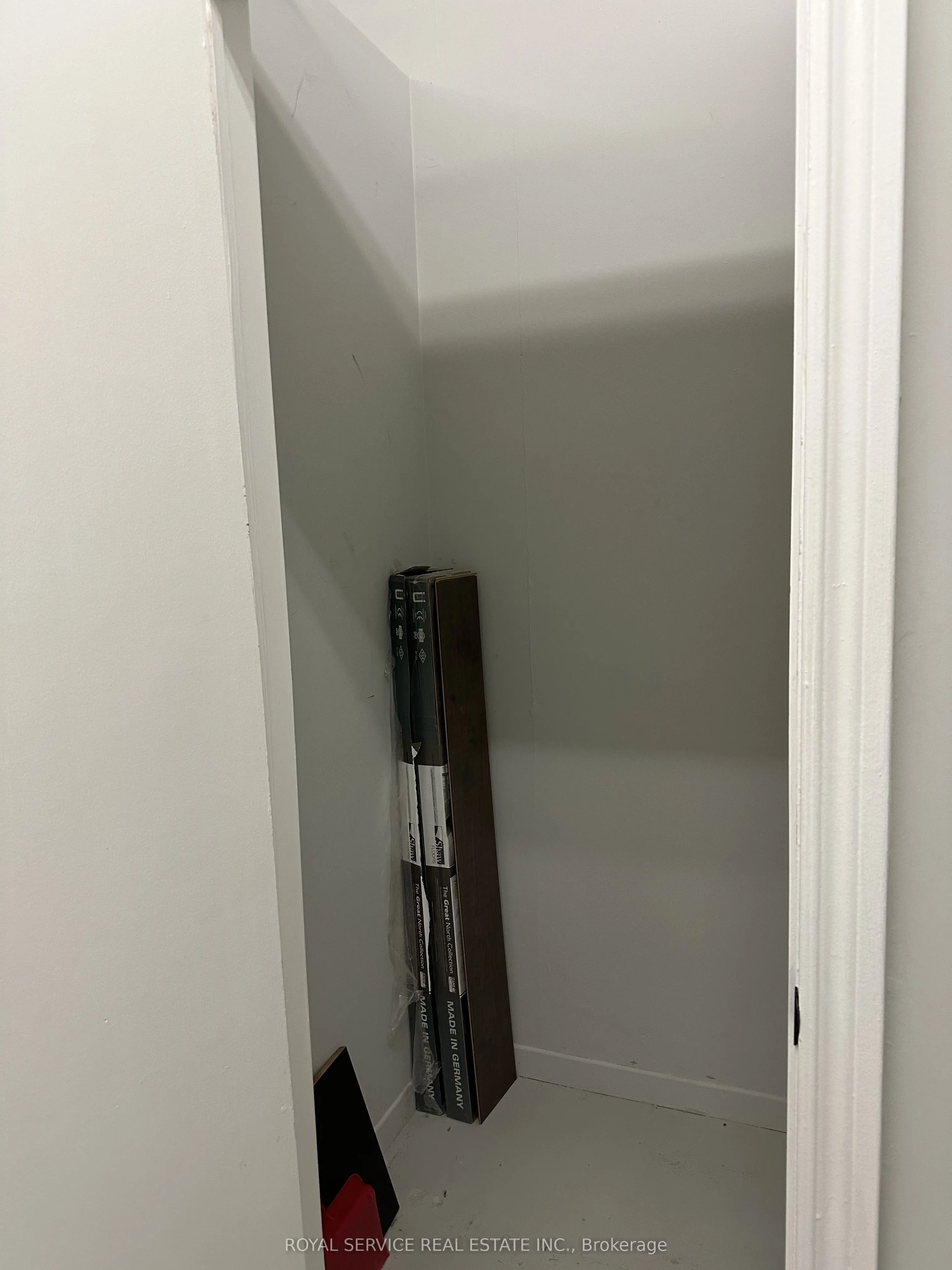 33 King Street E, #A