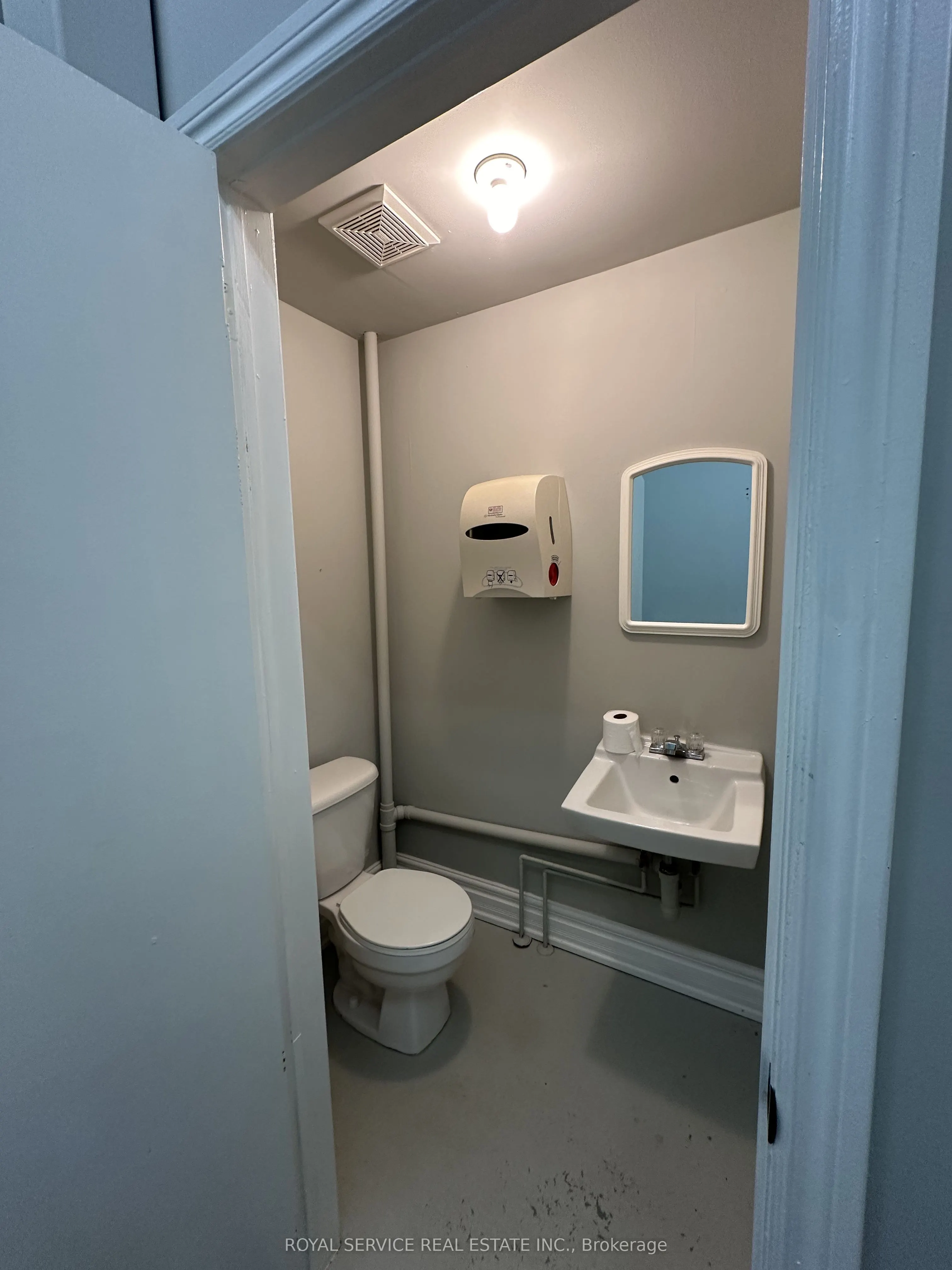 33 King Street E, #A
