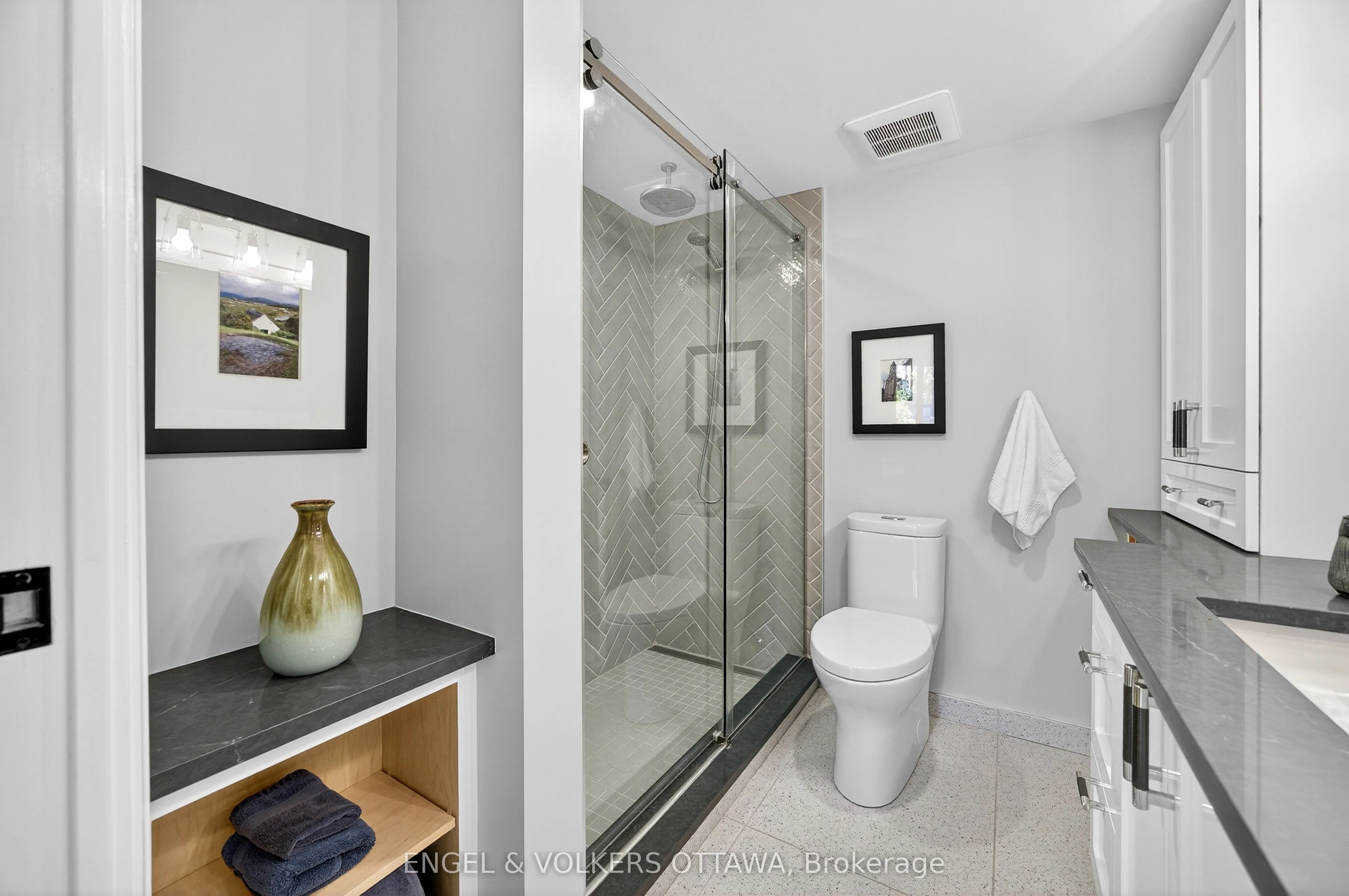 130 Queen Elizabeth Drive, #102