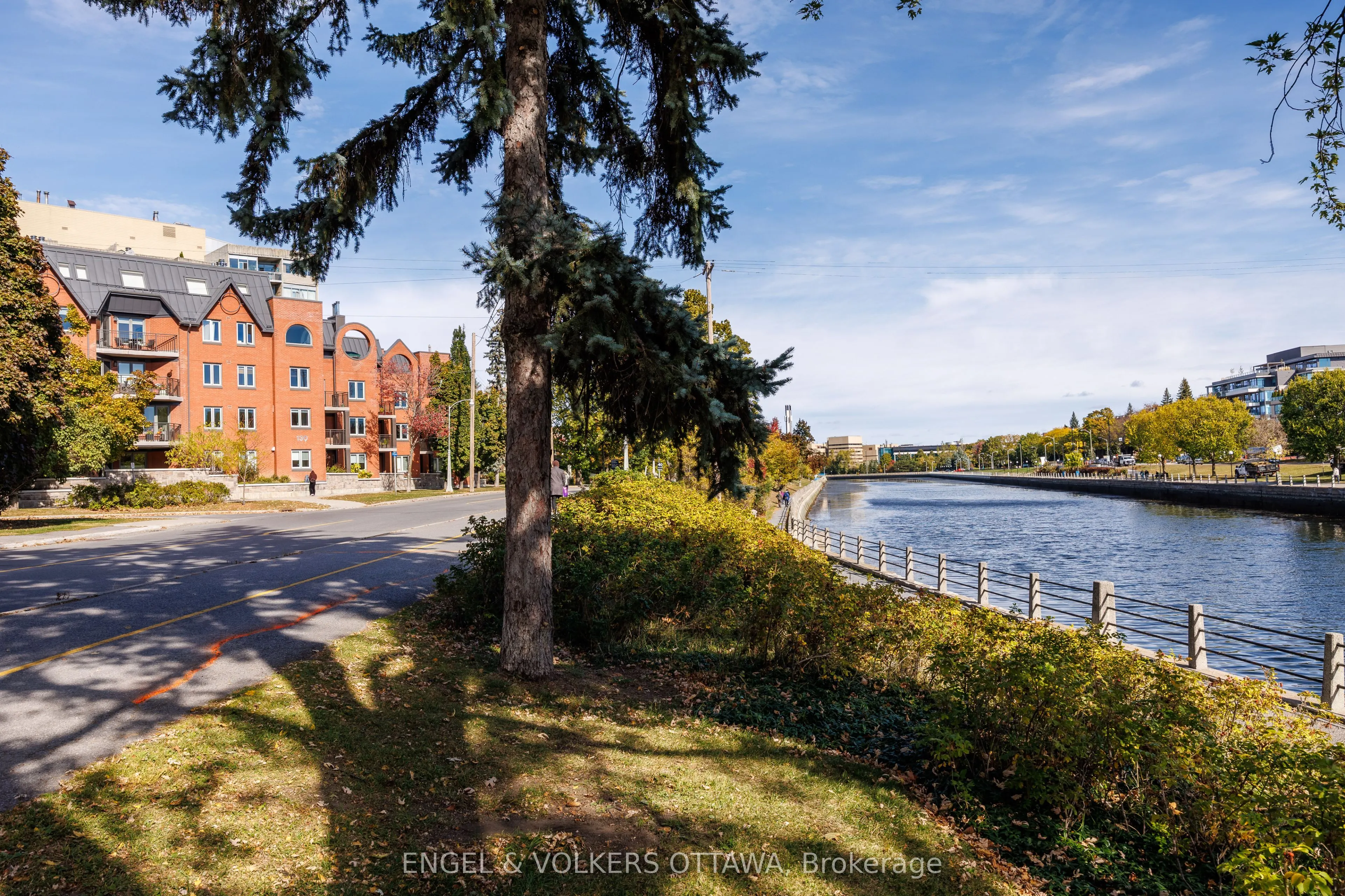 130 Queen Elizabeth Drive, #102