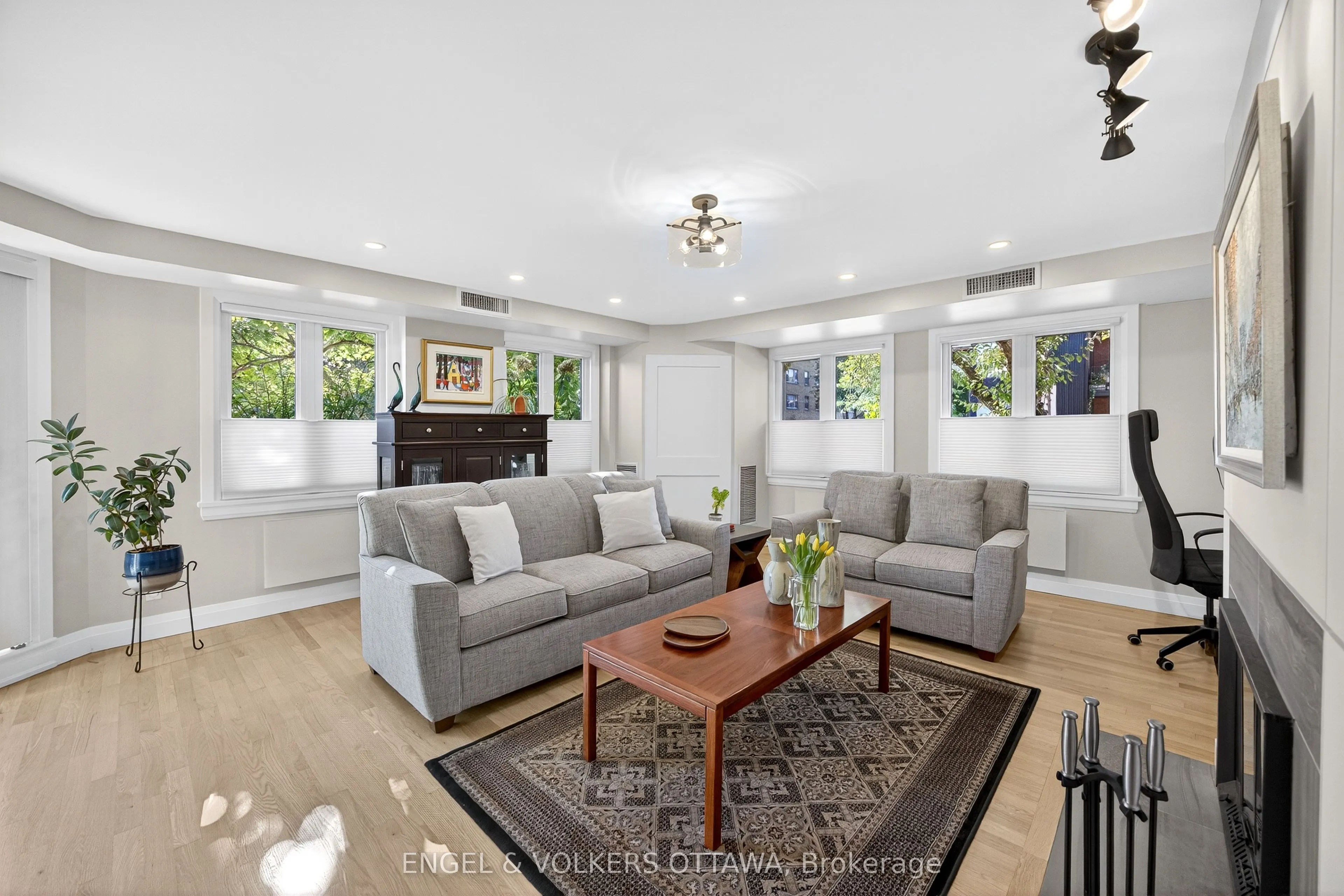 130 Queen Elizabeth Drive, #102