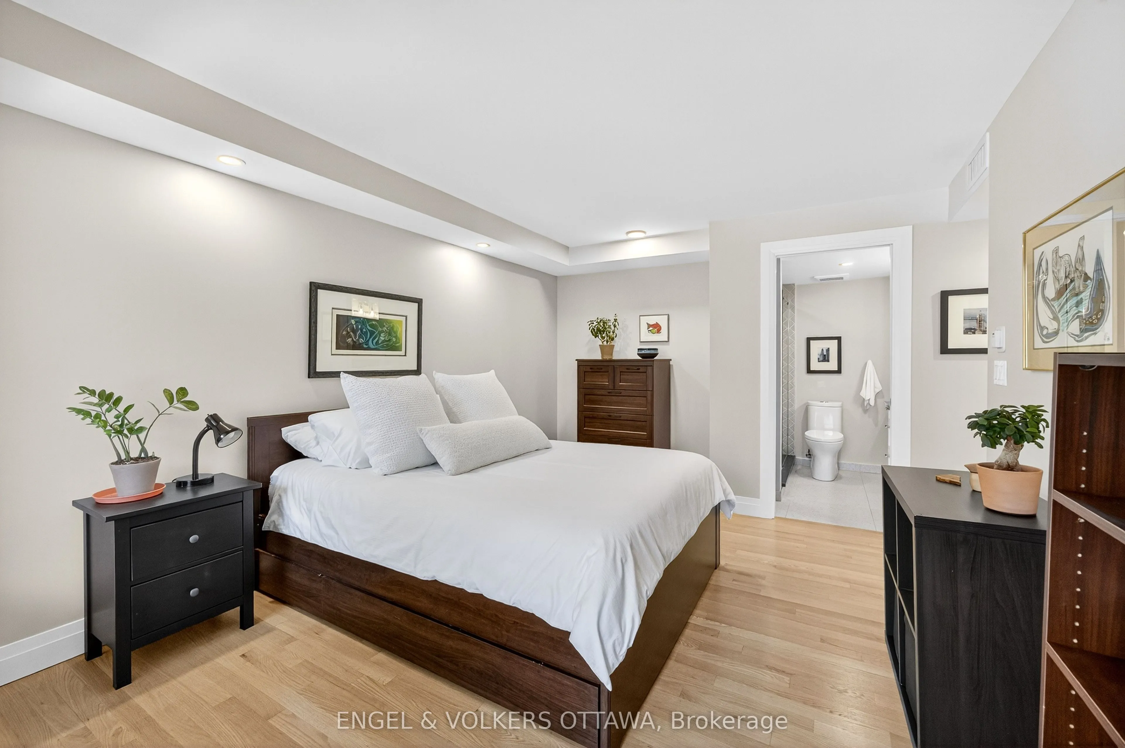 130 Queen Elizabeth Drive, #102