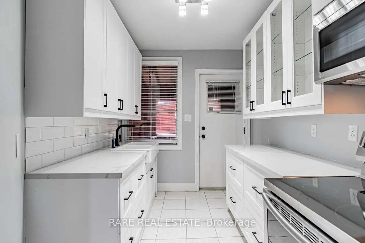 1439 Main Street E