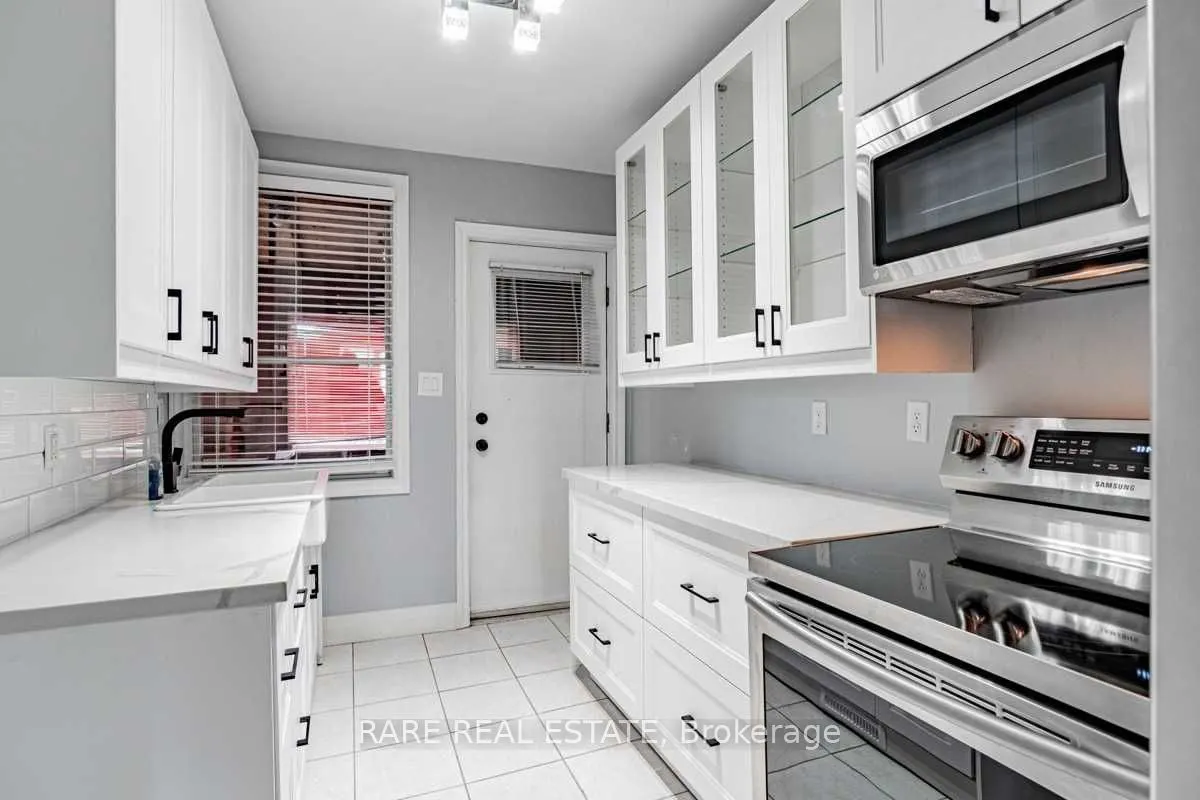 1439 Main Street E