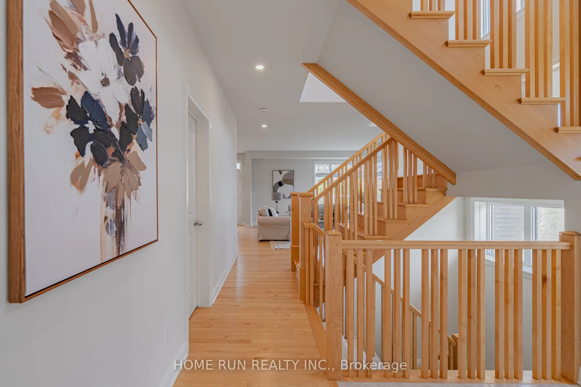 100 Lochhouse Walk