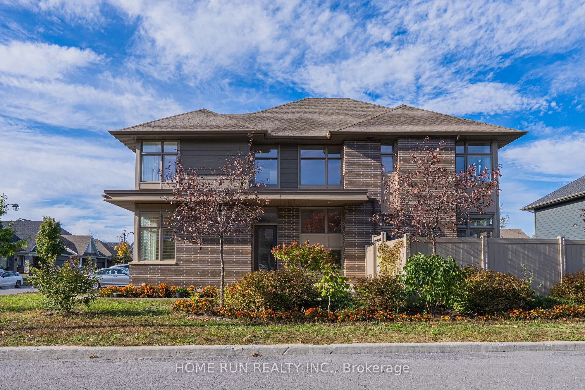 100 Lochhouse Walk