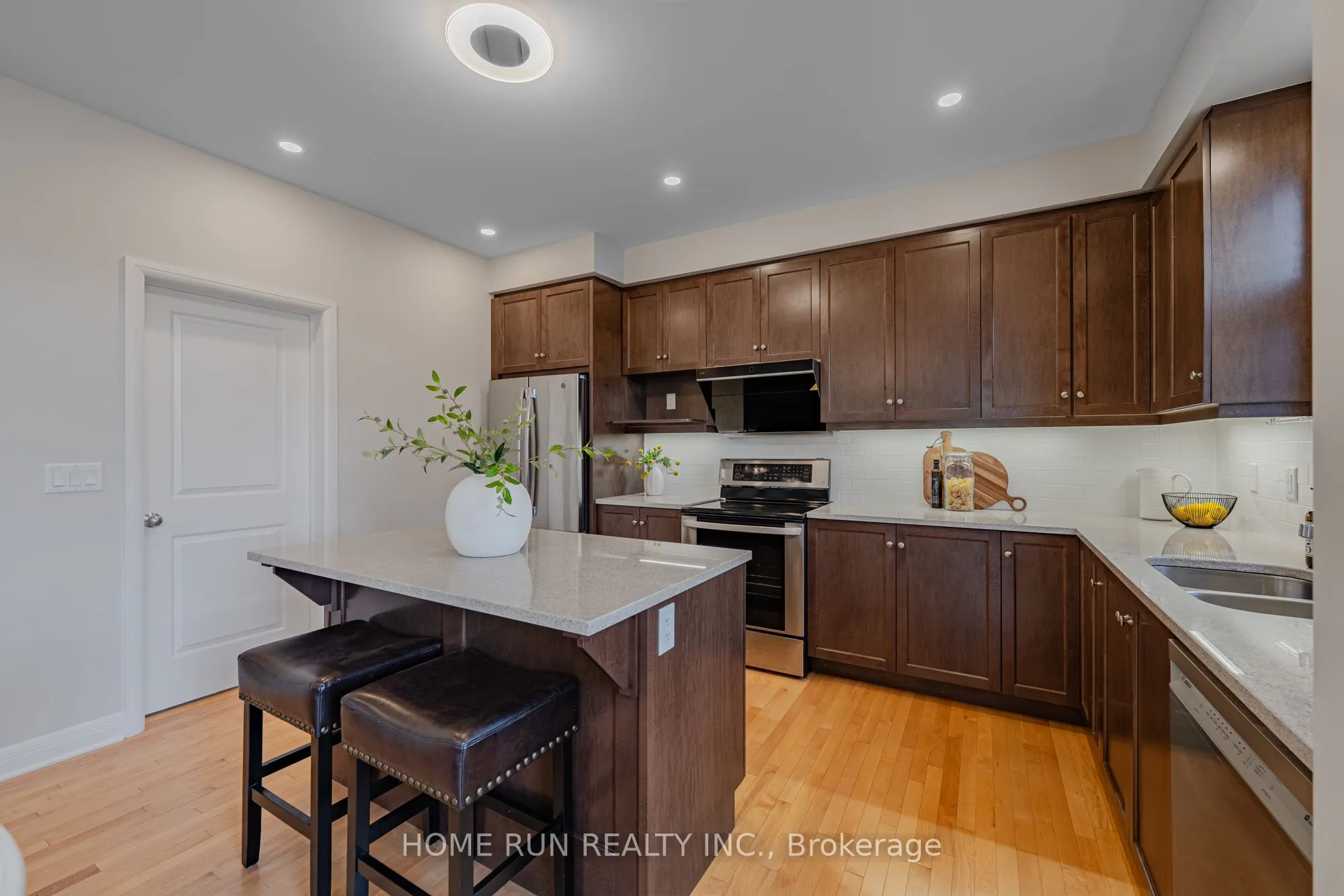 100 Lochhouse Walk